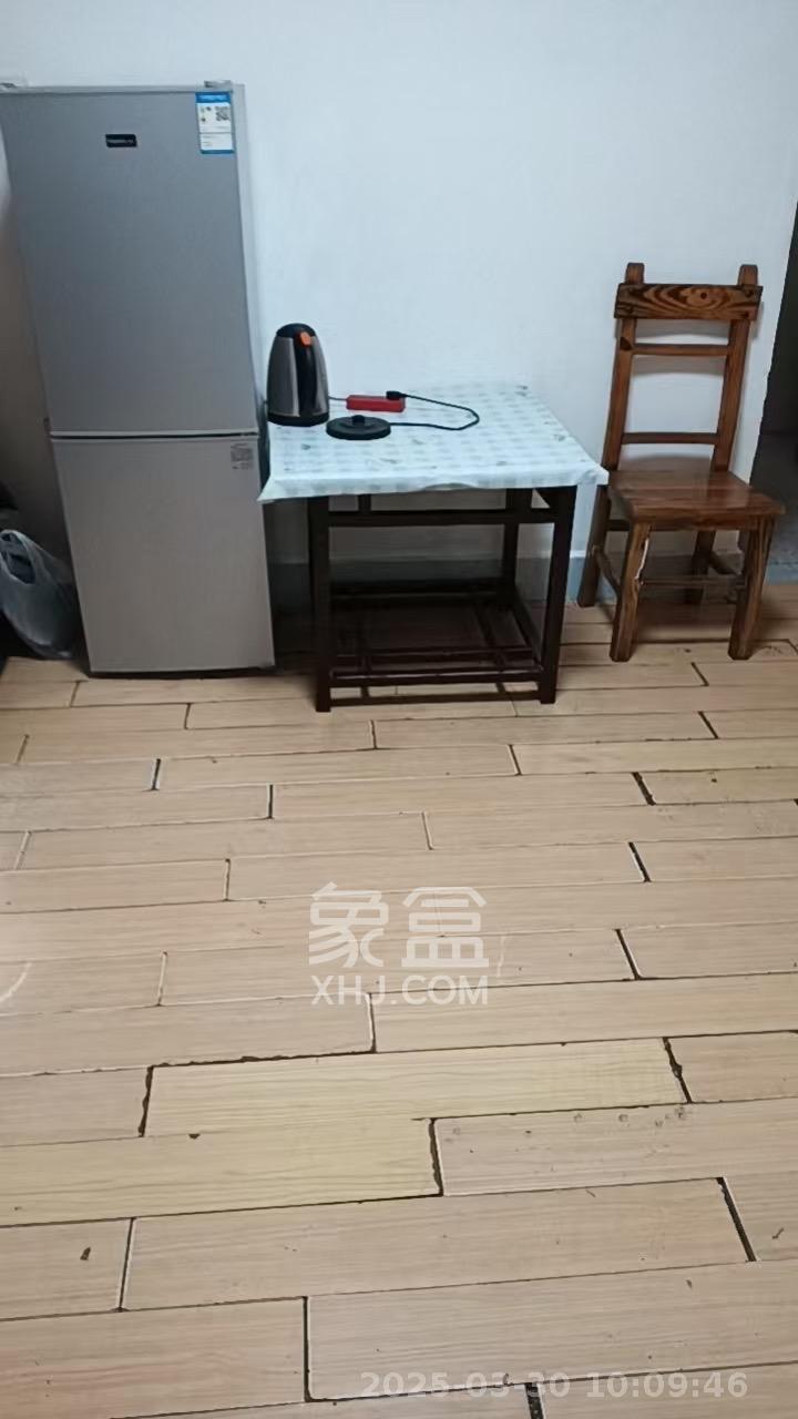 英才园三片  2室2厅1卫   1700.00元/月室内图
