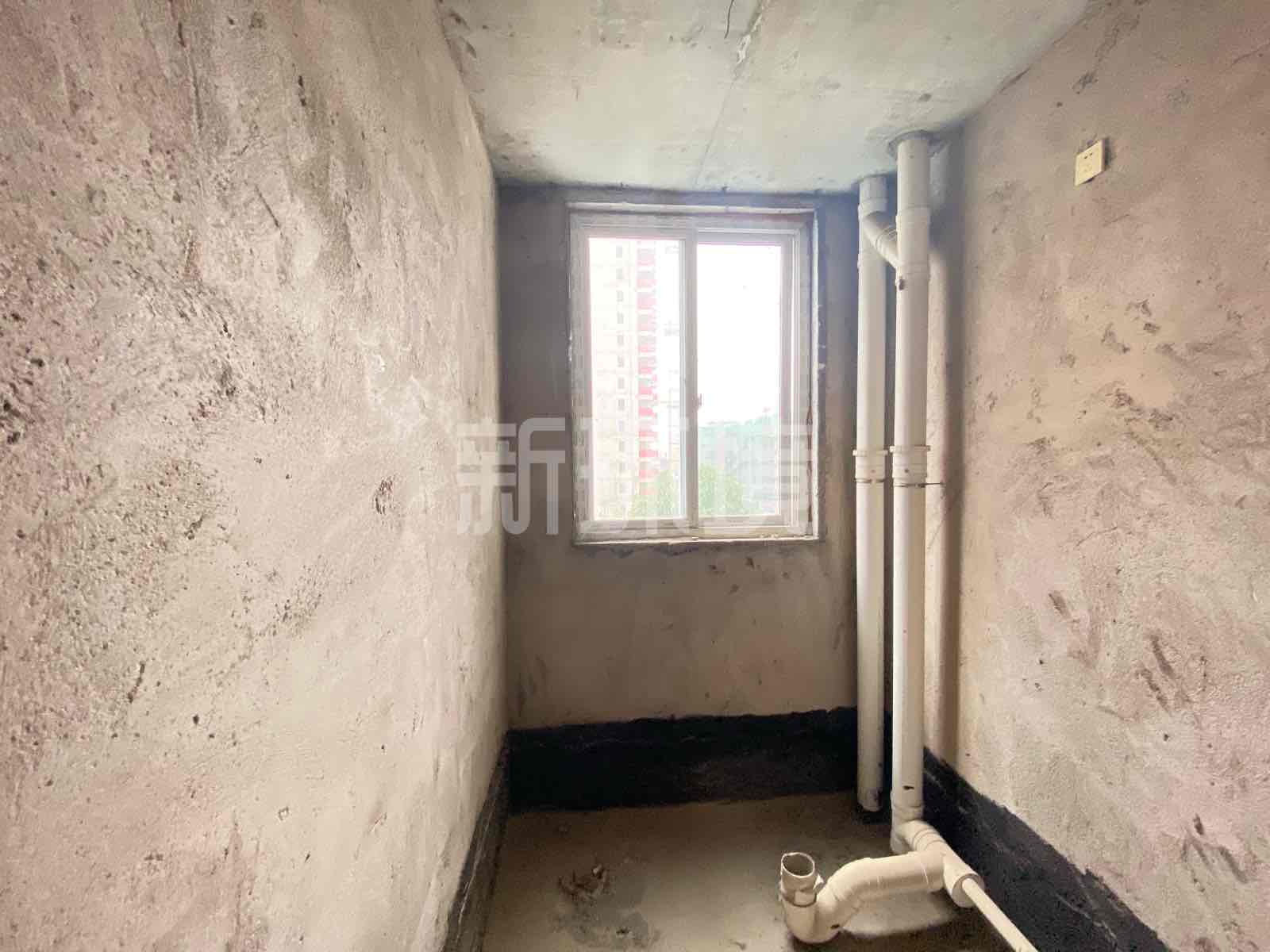 澧岸家园  4室2厅2卫   47.00万客厅