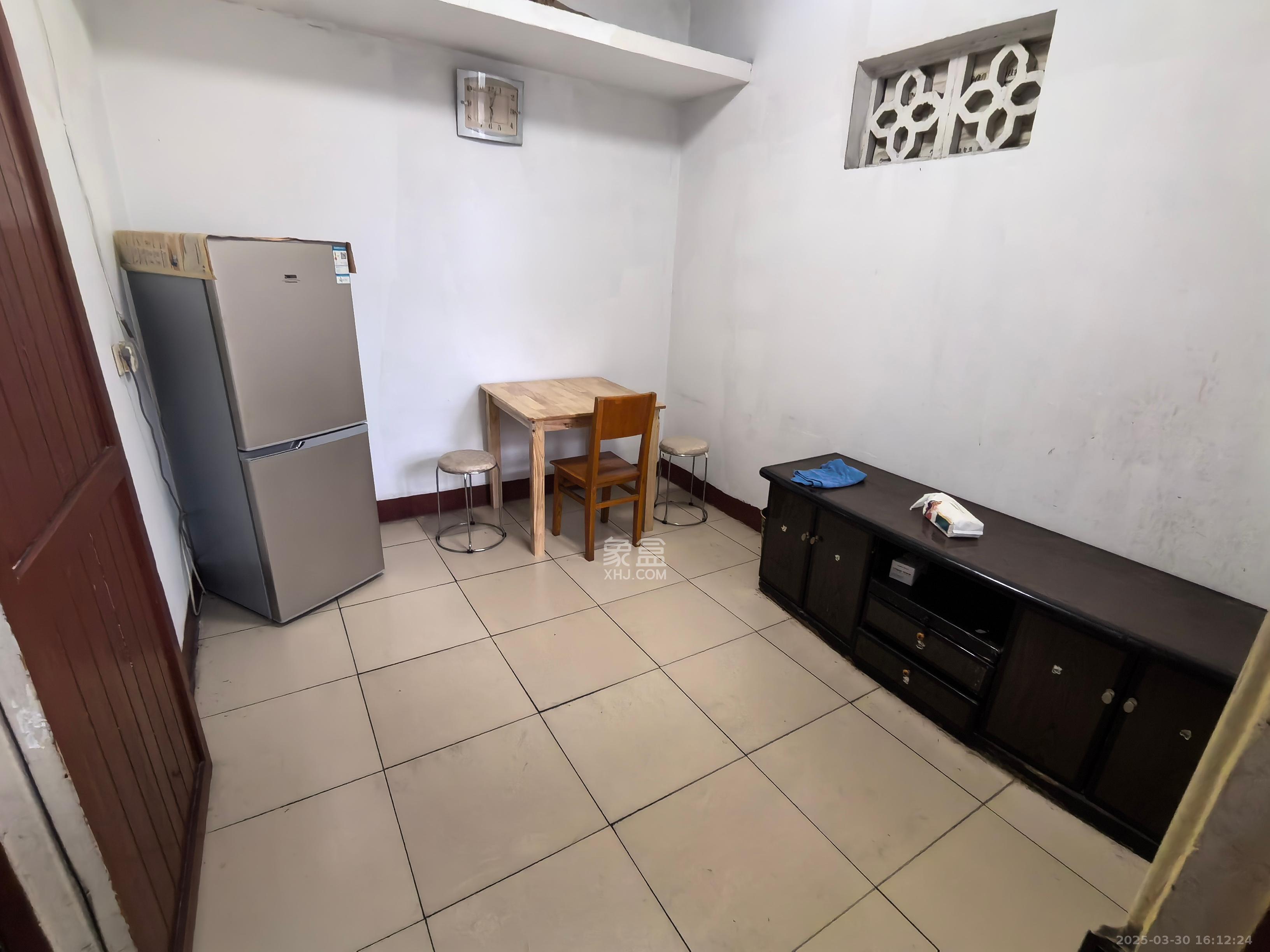 长沙中级人民法院法官宿舍  2室1厅1卫    1600.0元/月 长沙中级人民法院法官宿舍  2室1厅1卫    1600.0元/月