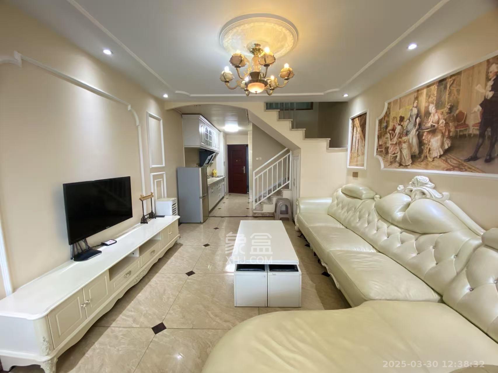 长城万富汇  2室2厅1卫    2000.0元/月 长城万富汇  2室2厅1卫    2000.0元/月室内图