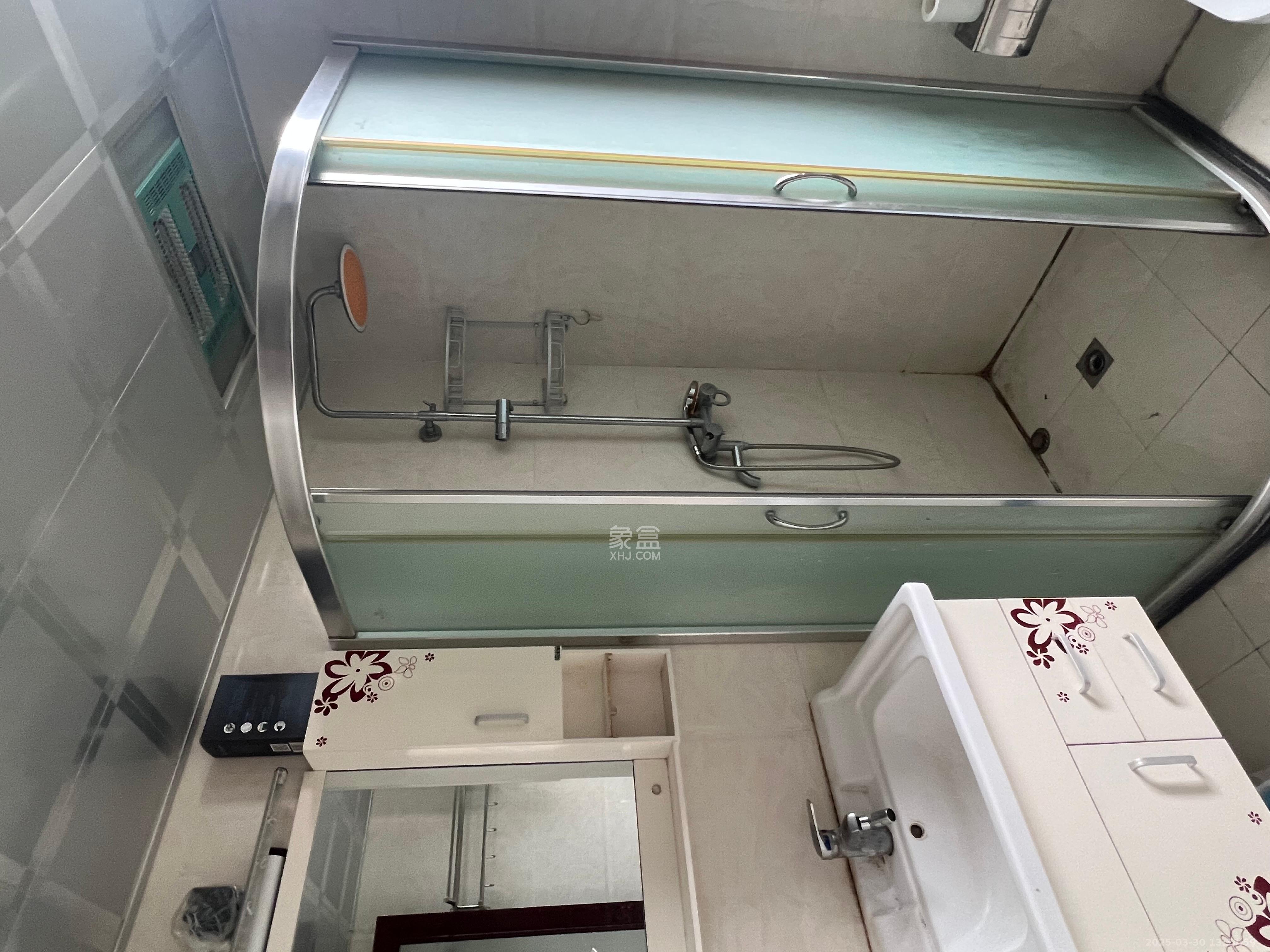 卓越蔚蓝海岸三期  2室2厅1卫   2200.00元/月室内图