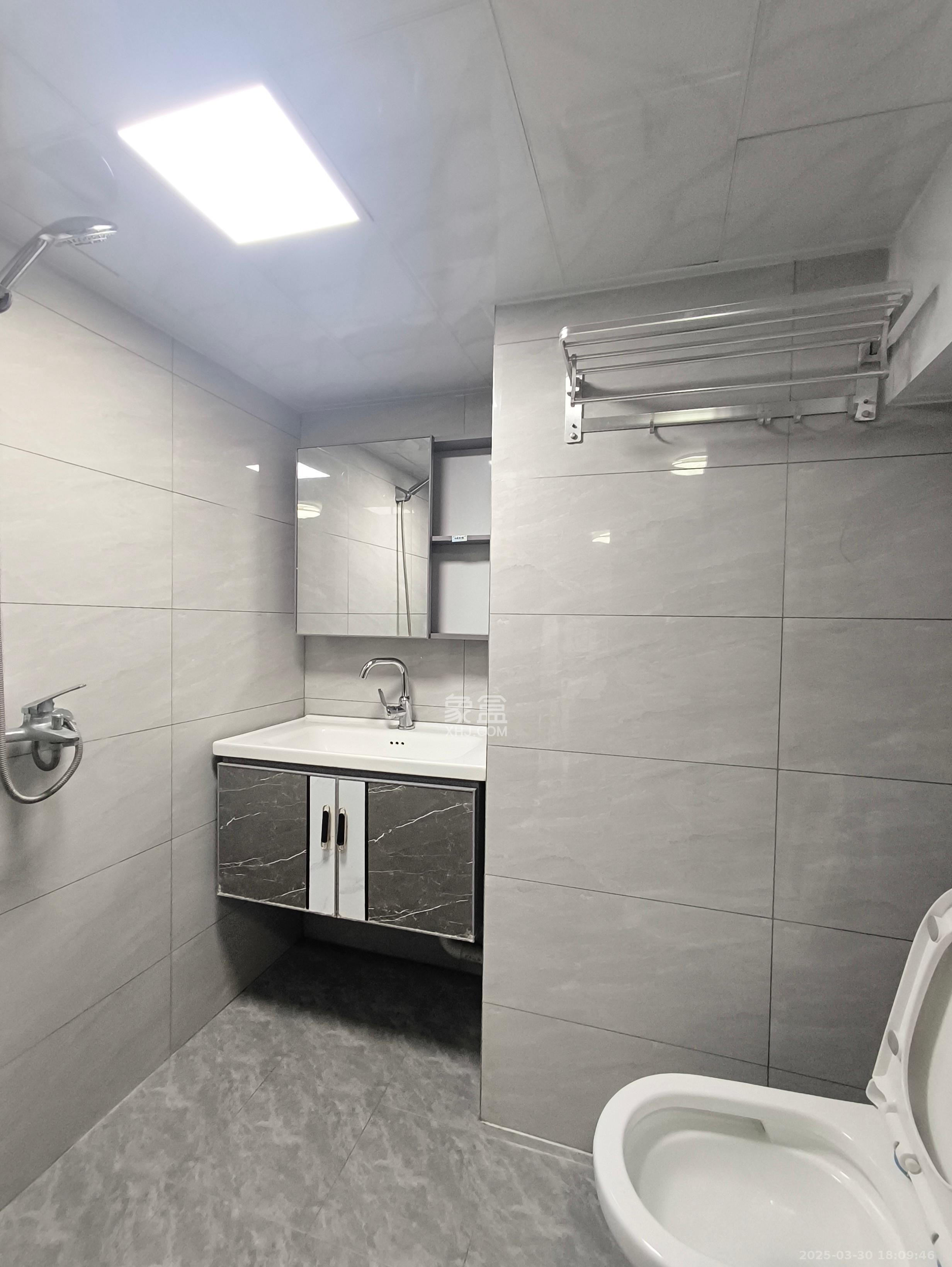 金地中交麓谷香颂(金地中交雅苑)  1室1厅1卫    1400.0元/月 金地中交麓谷香颂(金地中交雅苑)  1室1厅1卫    1400.0元/月室内图