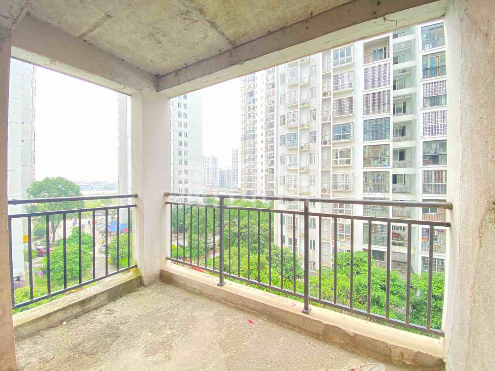 澧岸家园  4室2厅2卫   47.00万客厅