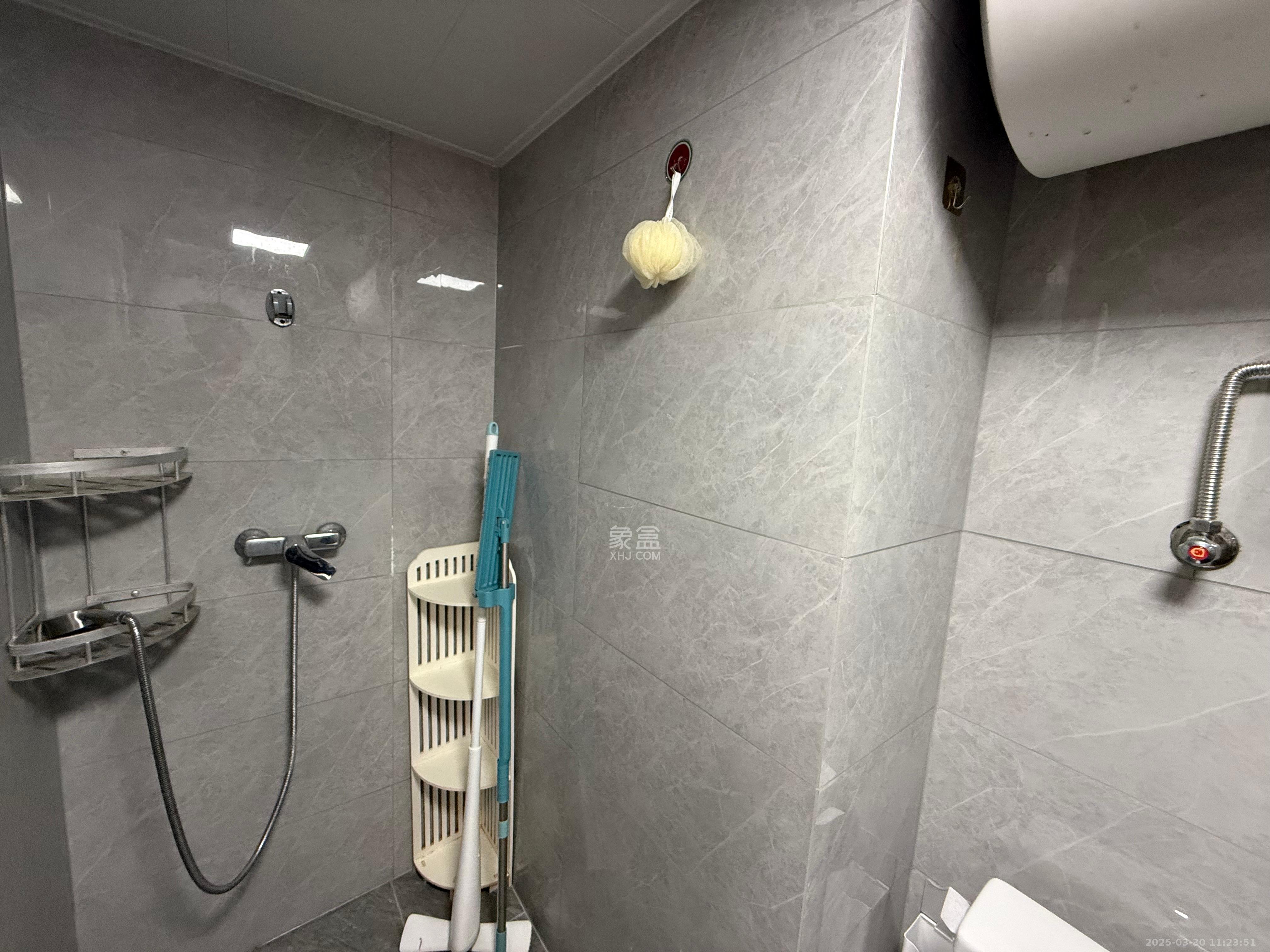 卓越江岸  2室1厅1卫   2500.00元/月室内图
