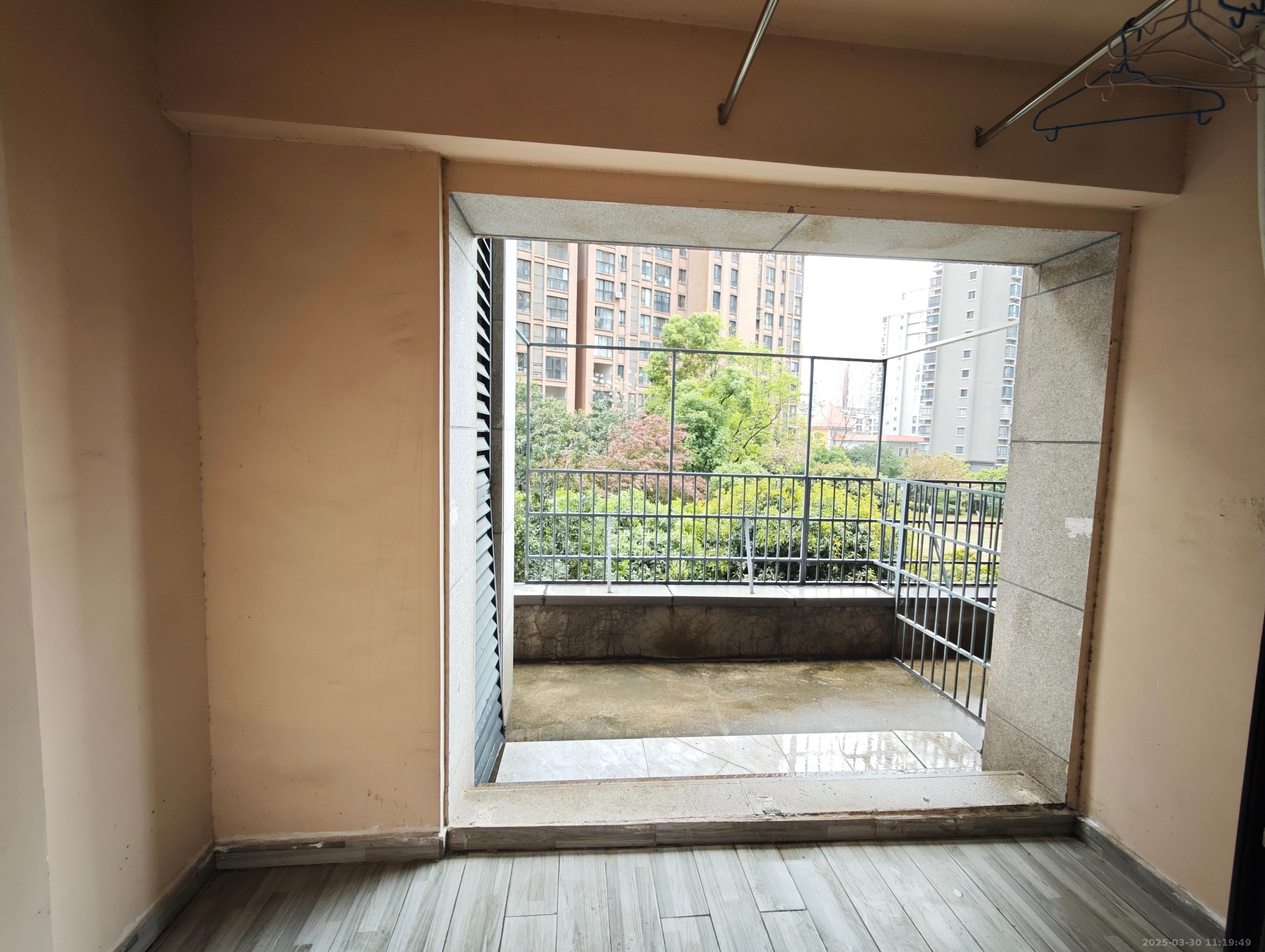 三一街区 2室2厅1卫 1500.0元/月 三一街区 2室2厅1卫 1500.0元/月室内图