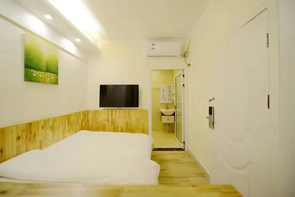 华天城小区 3室2厅2卫 2300.0元/月 华天城小区 3室2厅2卫 2300.0元/月室内图