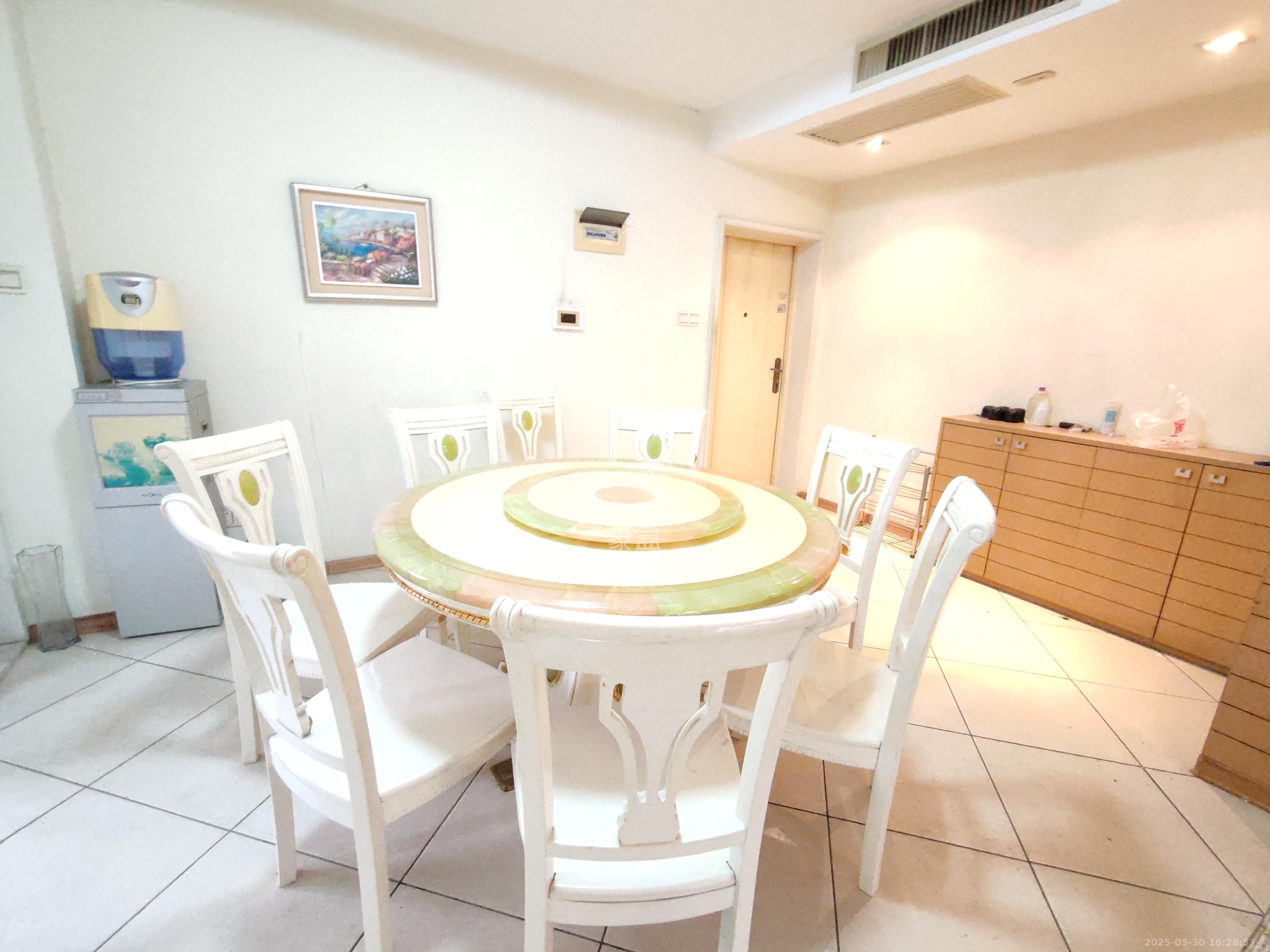 美林景园 4室2厅2卫 3500.0元/月 美林景园 4室2厅2卫 3500.0元/月室内图