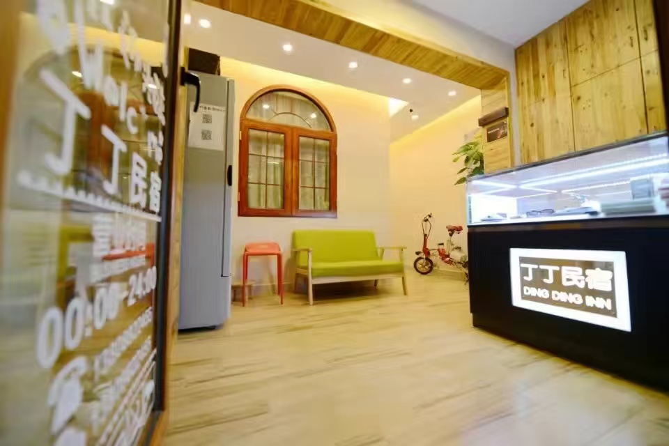 华天城小区 3室2厅2卫 2300.0元/月 华天城小区 3室2厅2卫 2300.0元/月室内图