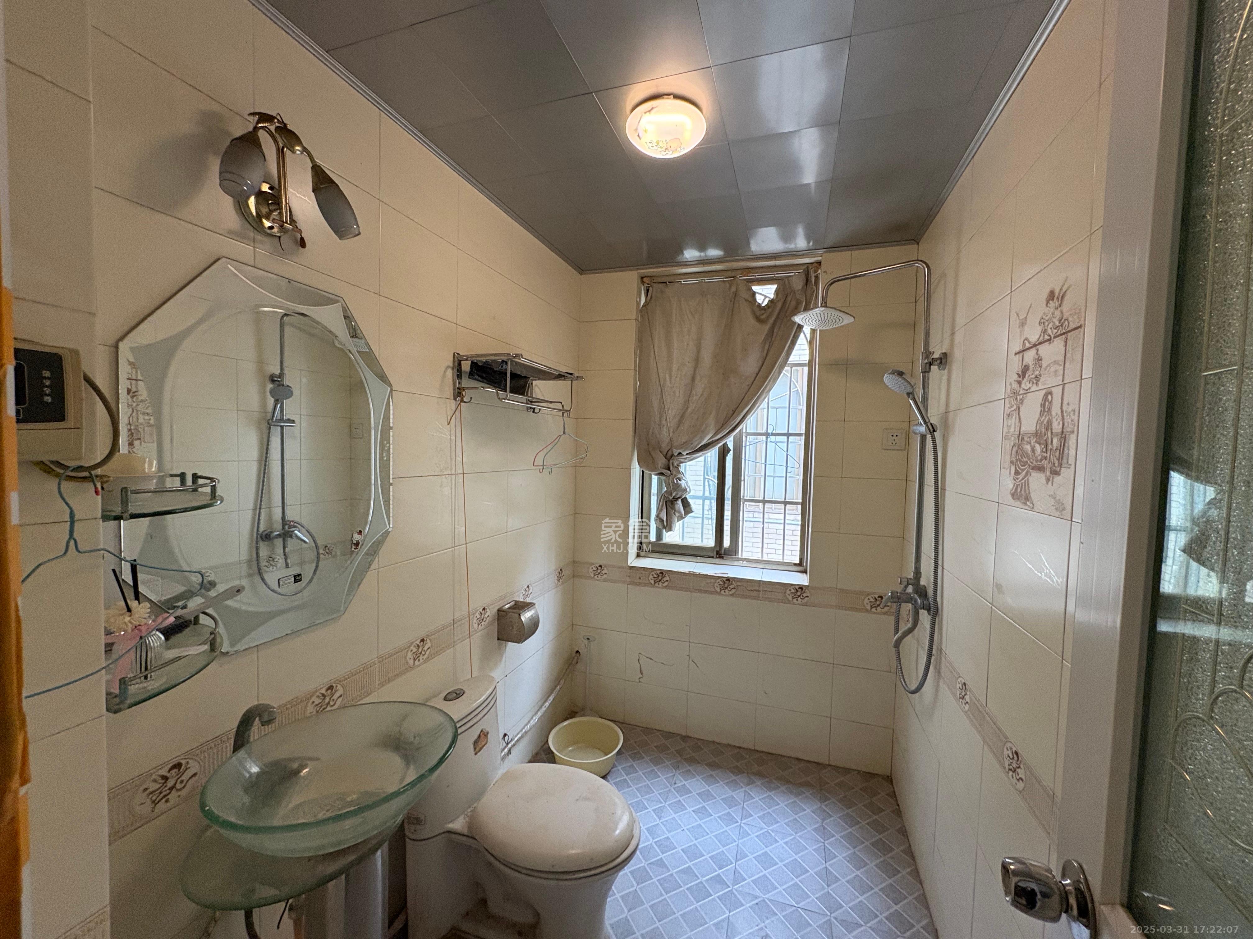 雄海花园 3室2厅2卫 2600.0元/月 雄海花园 3室2厅2卫 2600.0元/月室内图