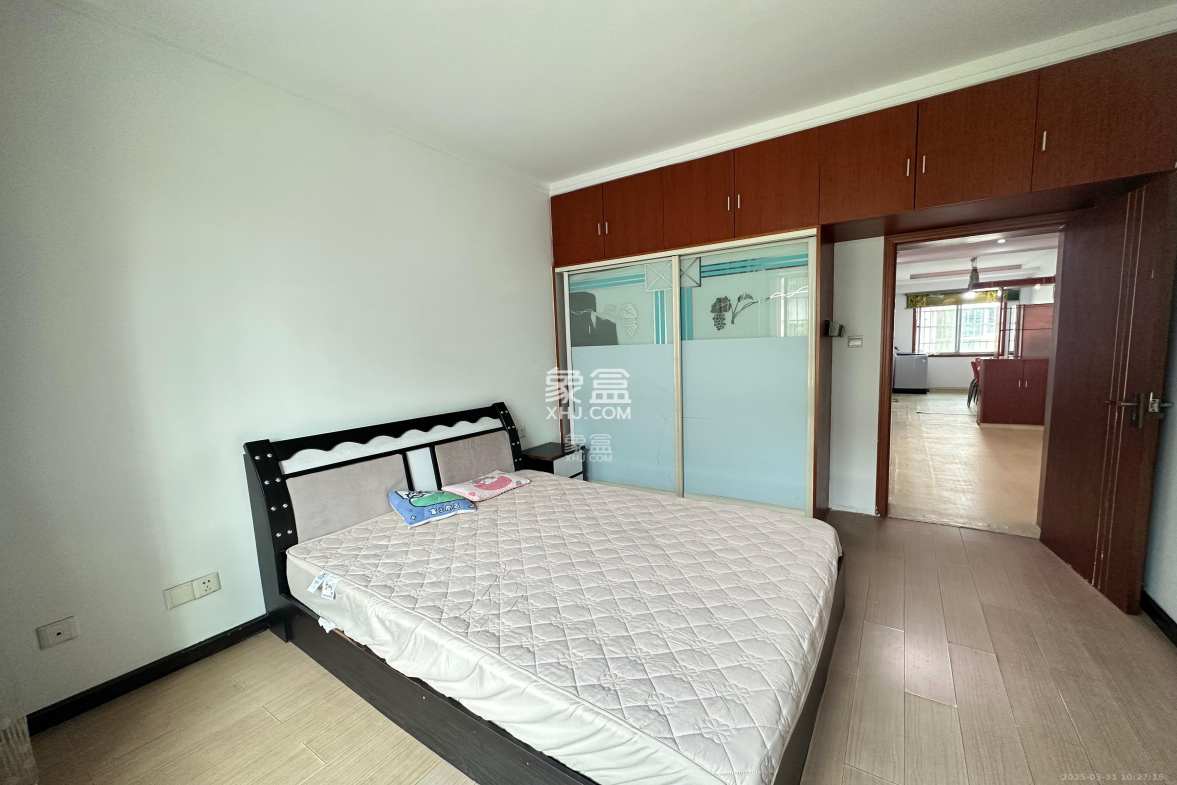 中南汽车世界 2室2厅1卫 1300.0元/月 中南汽车世界 2室2厅1卫 1300.0元/月室内图