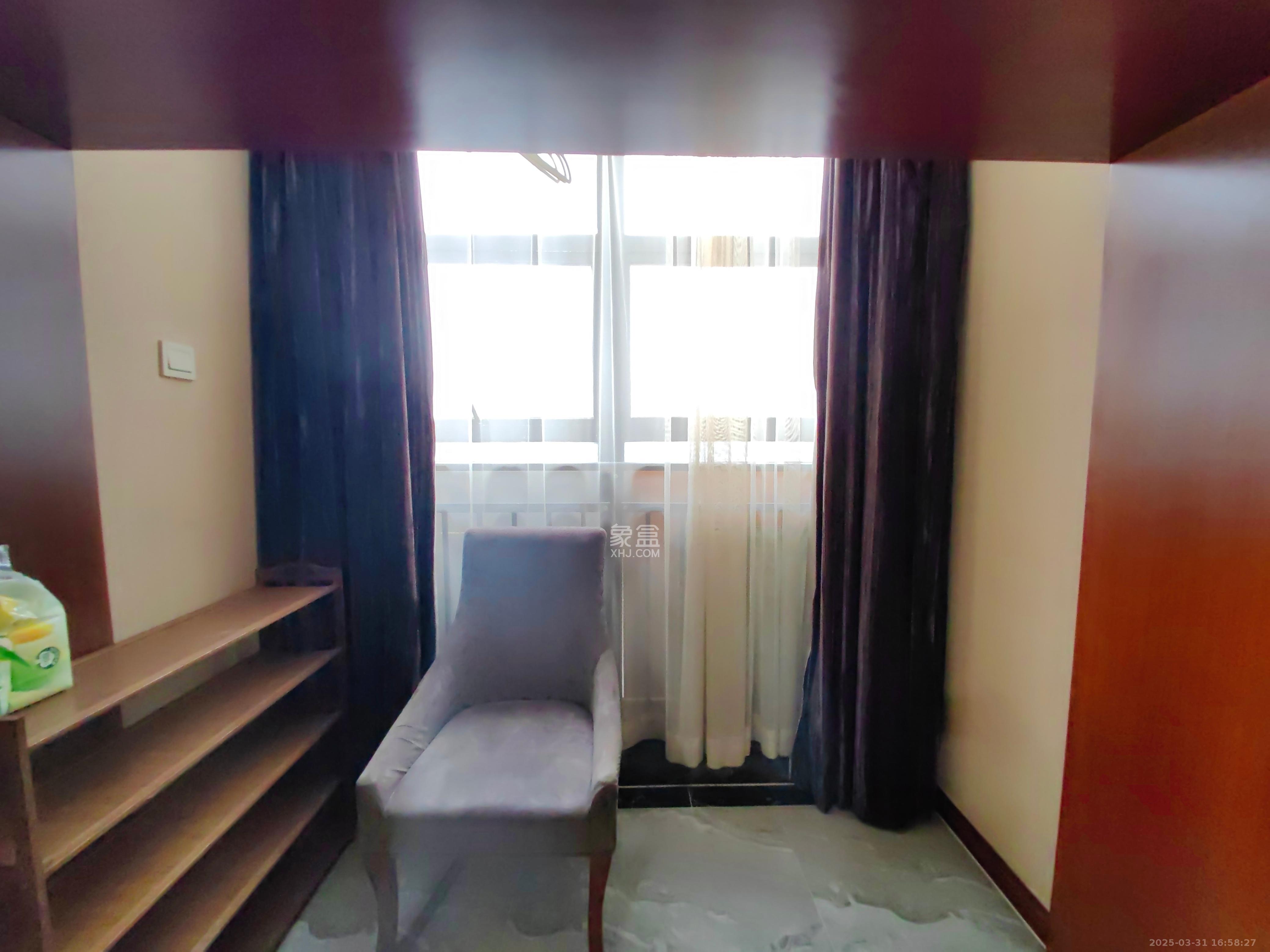 山水华景  1室1厅1卫   1380.00元/月室内图