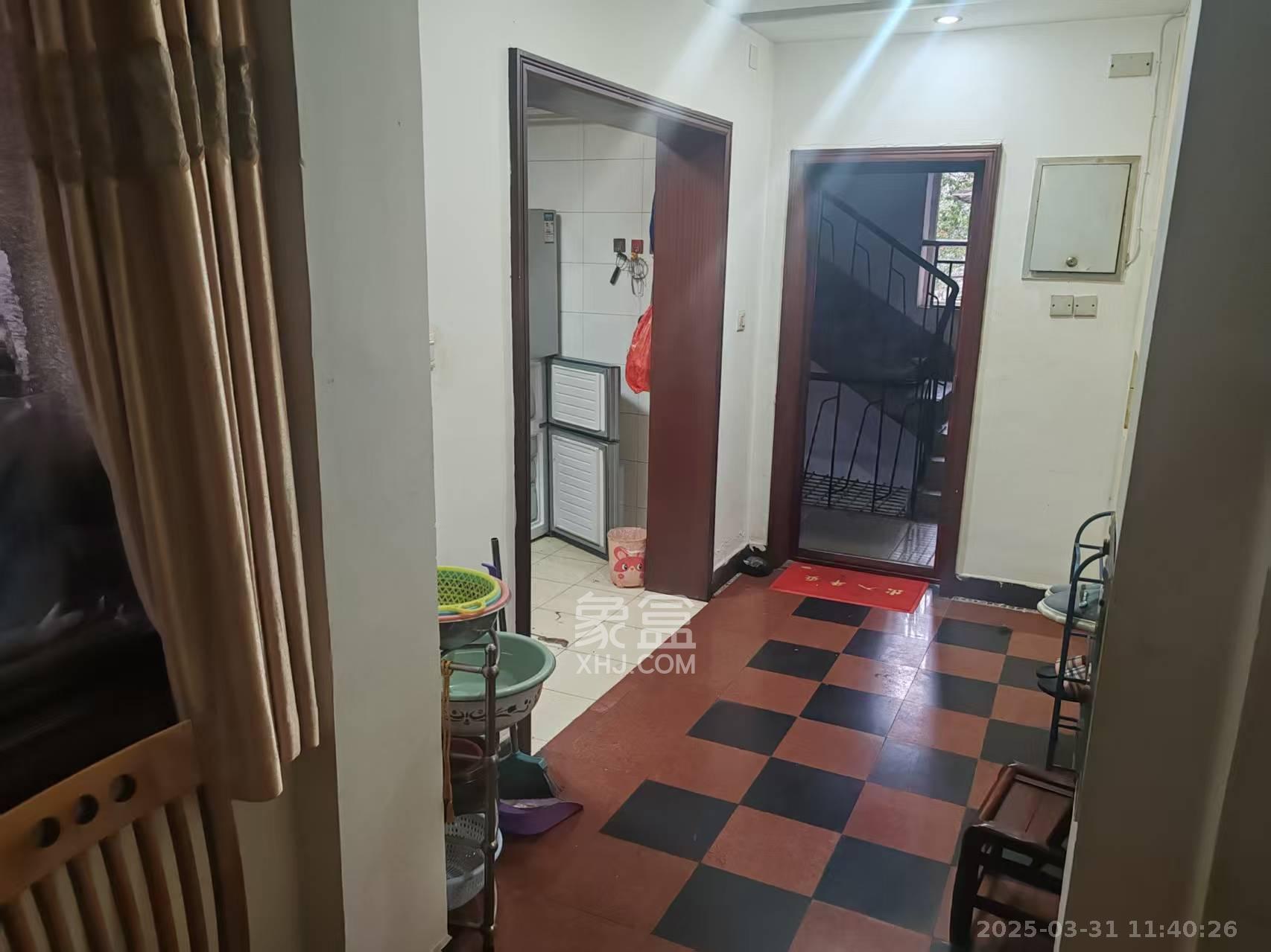 湘银公寓 3室2厅2卫 2100.0元/月 湘银公寓 3室2厅2卫 2100.0元/月室内图