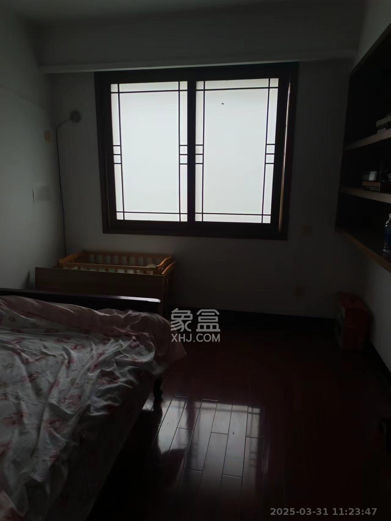 湘仪家园  4室2厅2卫   2000.00元/月室内图