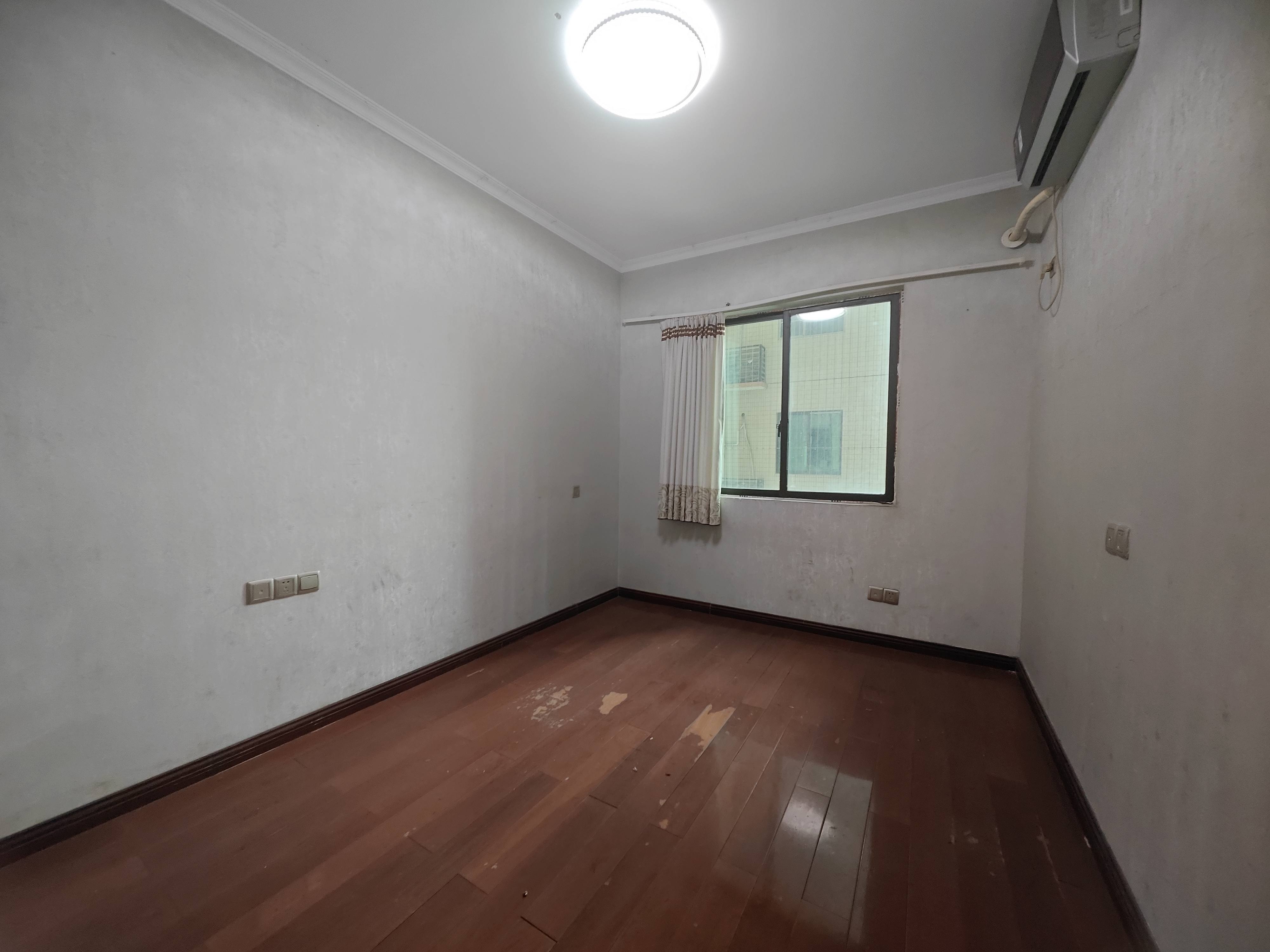 汇景花园  5室2厅2卫   2800.00元/月室内图