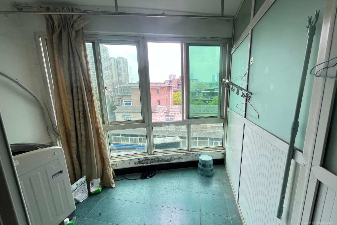 鸿景苑 1室1厅1卫 1300.0元/月 鸿景苑 1室1厅1卫 1300.0元/月室内图