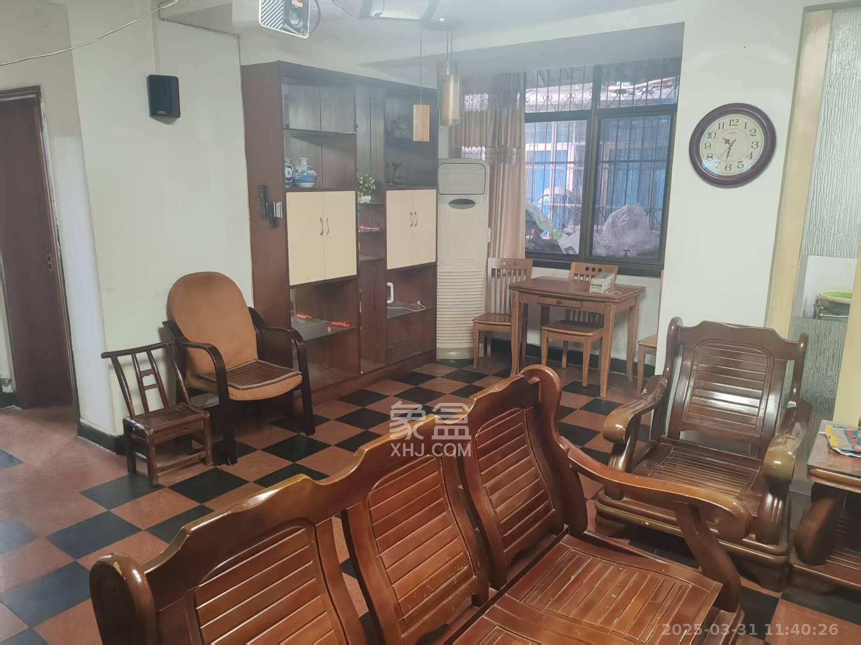 湘银公寓 3室2厅2卫 2100.0元/月 湘银公寓 3室2厅2卫 2100.0元/月室内图