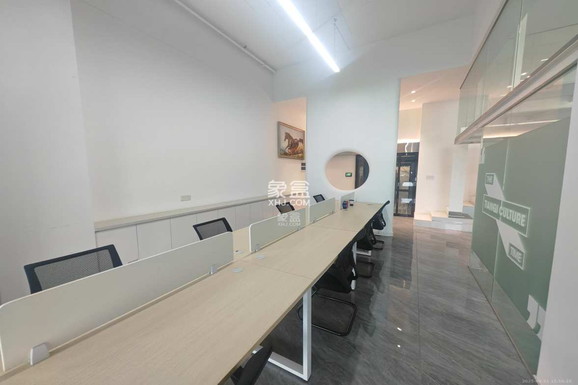 京武浪琴山三期(京武中心) 3室1厅1卫 7800.0元/月 京武浪琴山三期(京武中心) 3室1厅1卫 7800.0元/月室内图