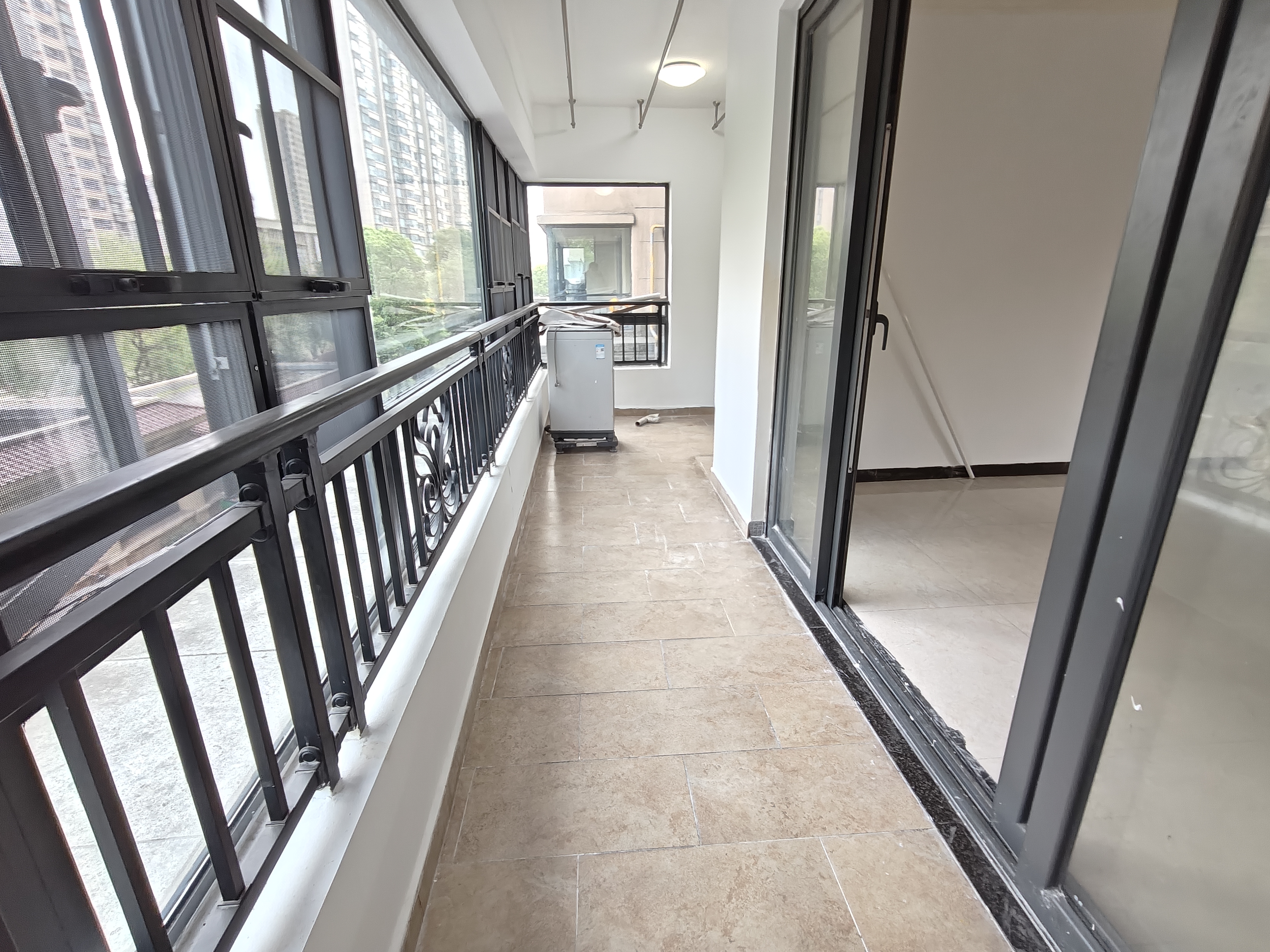 恒大华府 3室2厅2卫 2000.0元/月 恒大华府 3室2厅2卫 2000.0元/月室内图