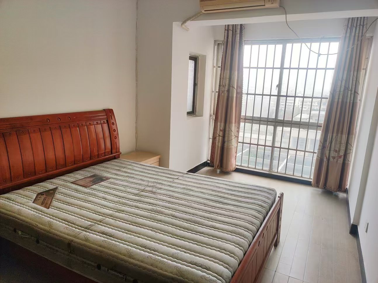 宇元万向城  3室2厅2卫   2100.00元/月室内图