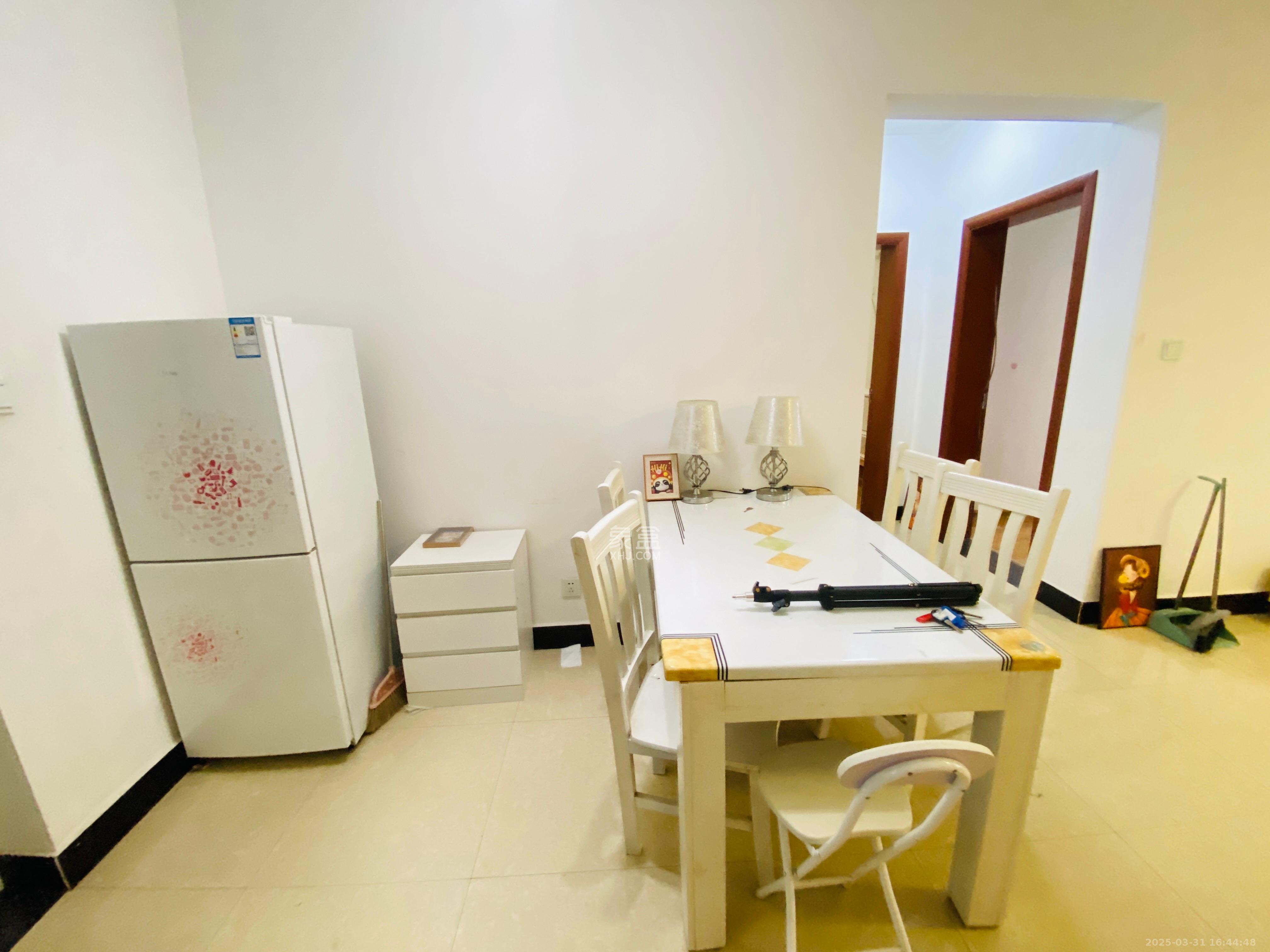 荣盛花语书苑 3室2厅1卫 2300.0元/月 荣盛花语书苑 3室2厅1卫 2300.0元/月室内图