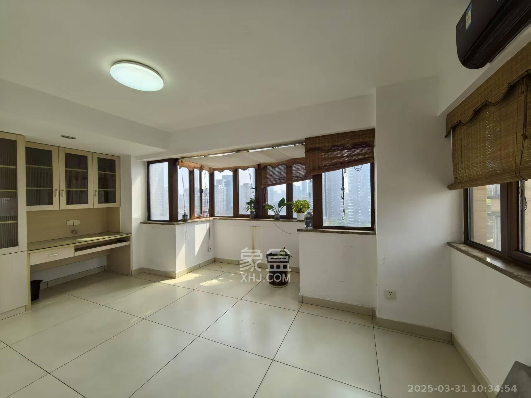 中城丽景香山园 6室2厅2卫 4500.0元/月 中城丽景香山园 6室2厅2卫 4500.0元/月室内图