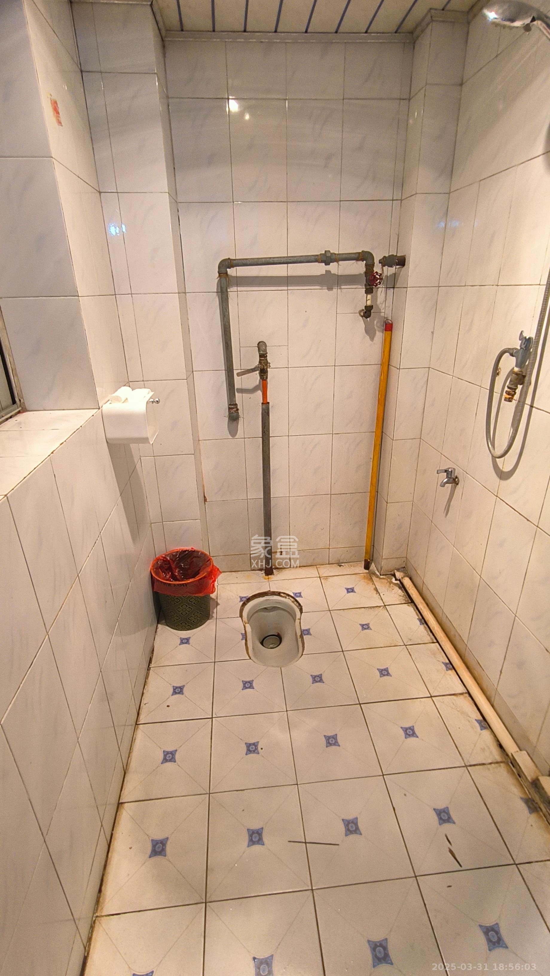 红旗区四片  3室1厅1卫    2500.0元/月 红旗区四片  3室1厅1卫    2500.0元/月室内图