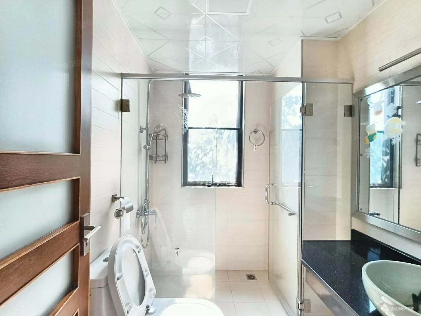 菩提树 2室2厅1卫 2400.00元/月 菩提树 2室2厅1卫 2400.00元/月室内图