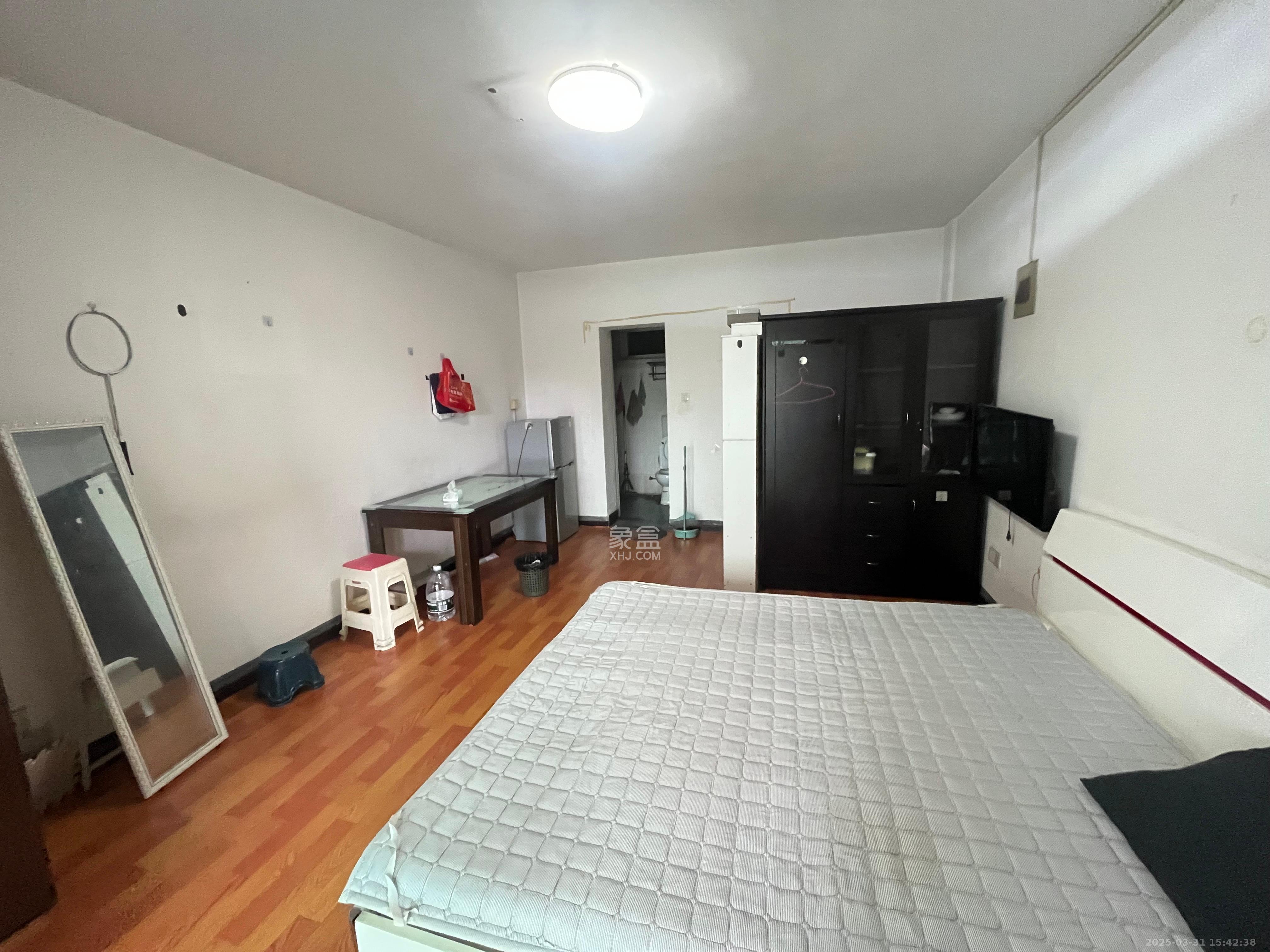 鸿景苑 1室1厅1卫 1300.0元/月 鸿景苑 1室1厅1卫 1300.0元/月室内图