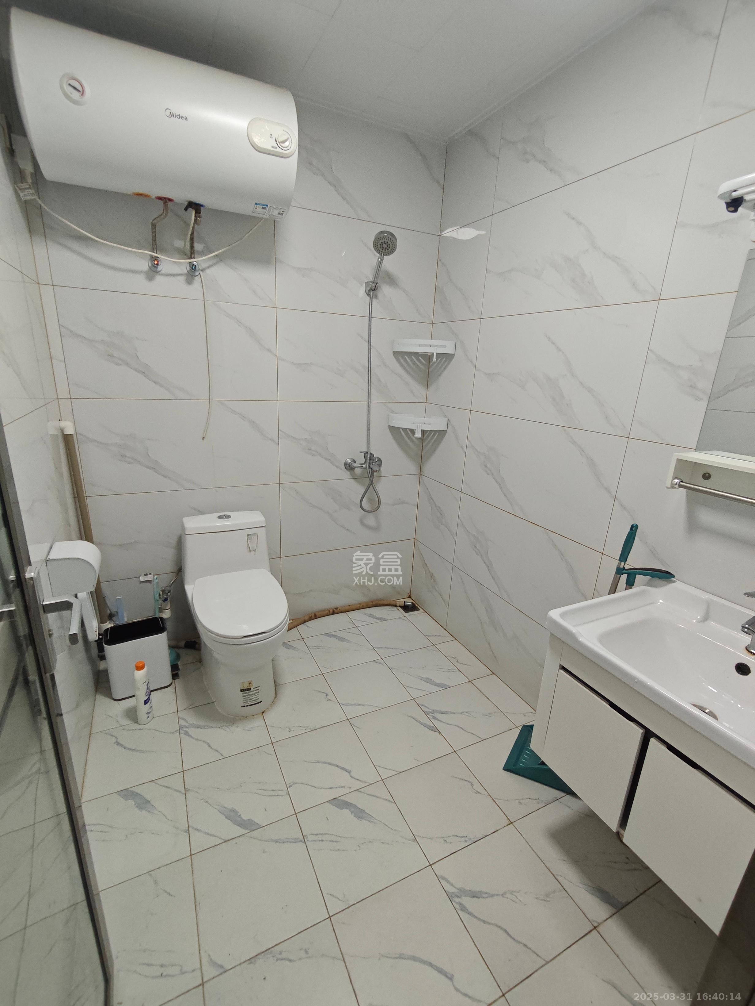 公园9号大都会 1室1厅1卫 2700.0元/月 公园9号大都会 1室1厅1卫 2700.0元/月室内图