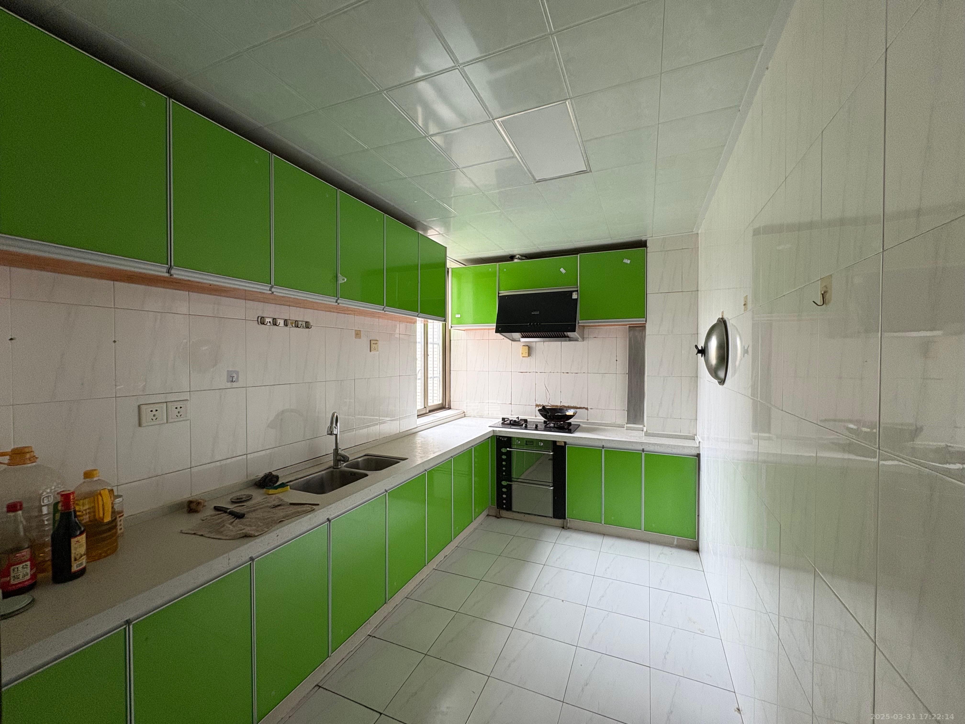 雄海花园 3室2厅2卫 2600.0元/月 雄海花园 3室2厅2卫 2600.0元/月室内图