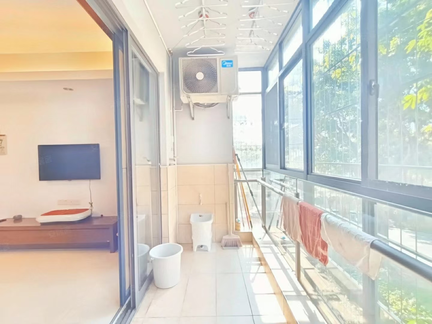 菩提树 2室2厅1卫 2400.00元/月 菩提树 2室2厅1卫 2400.00元/月室内图