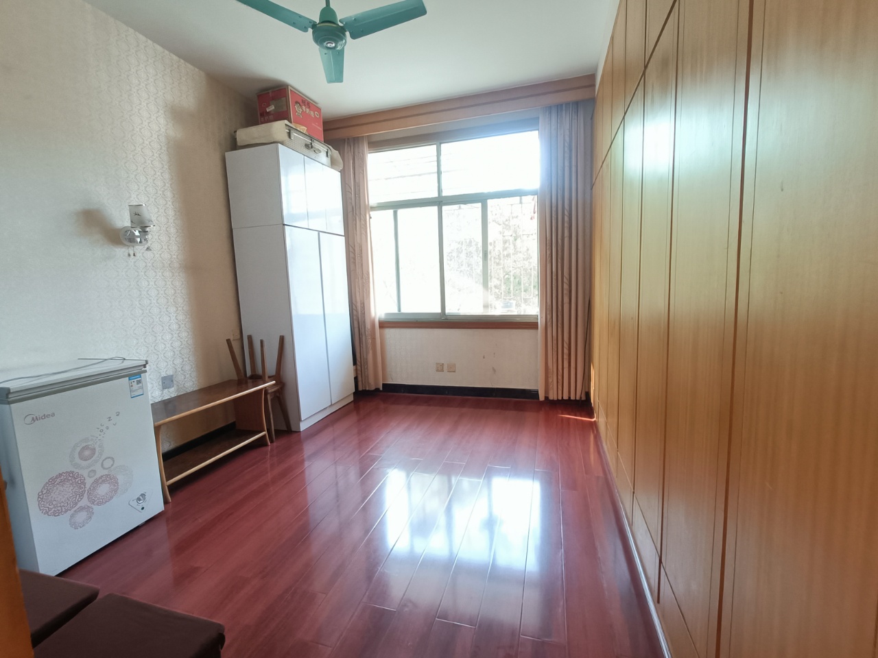 煤气公司家属楼 3室1厅1卫 32.0万 煤气公司家属楼 3室1厅1卫 32.0万客厅