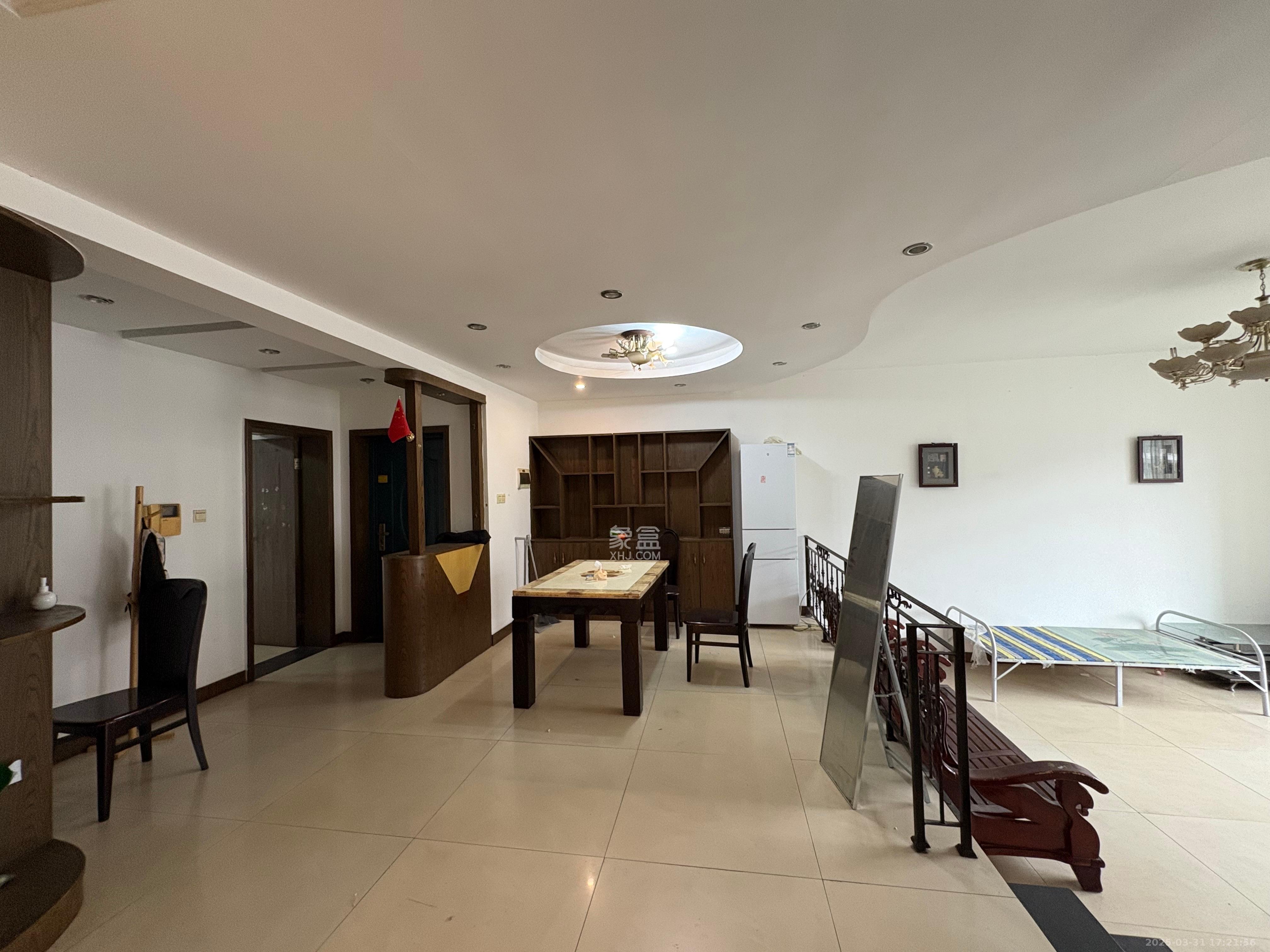 雄海花园 3室2厅2卫 2600.0元/月 雄海花园 3室2厅2卫 2600.0元/月室内图