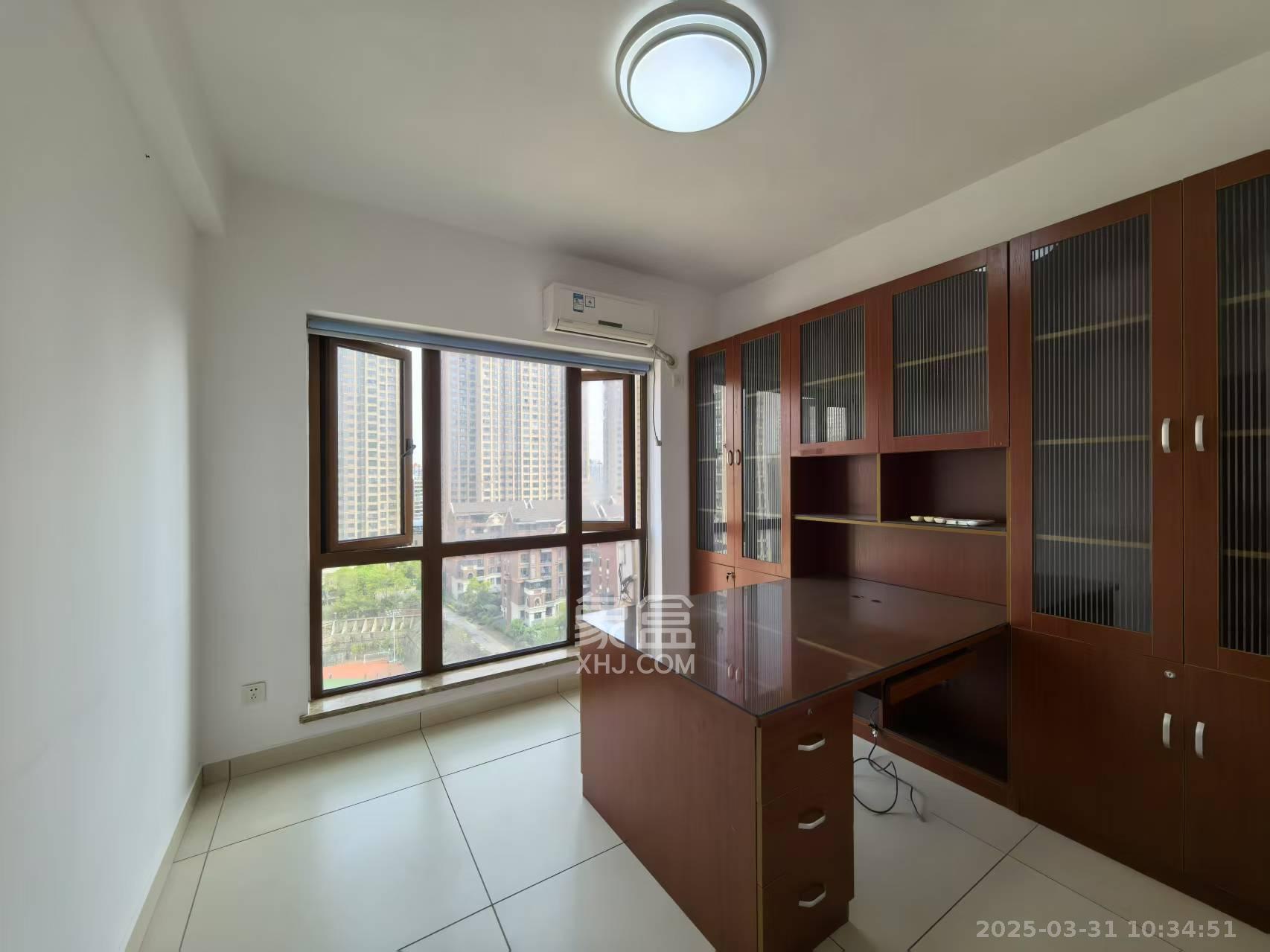 中城丽景香山园 6室2厅2卫 4500.0元/月 中城丽景香山园 6室2厅2卫 4500.0元/月室内图