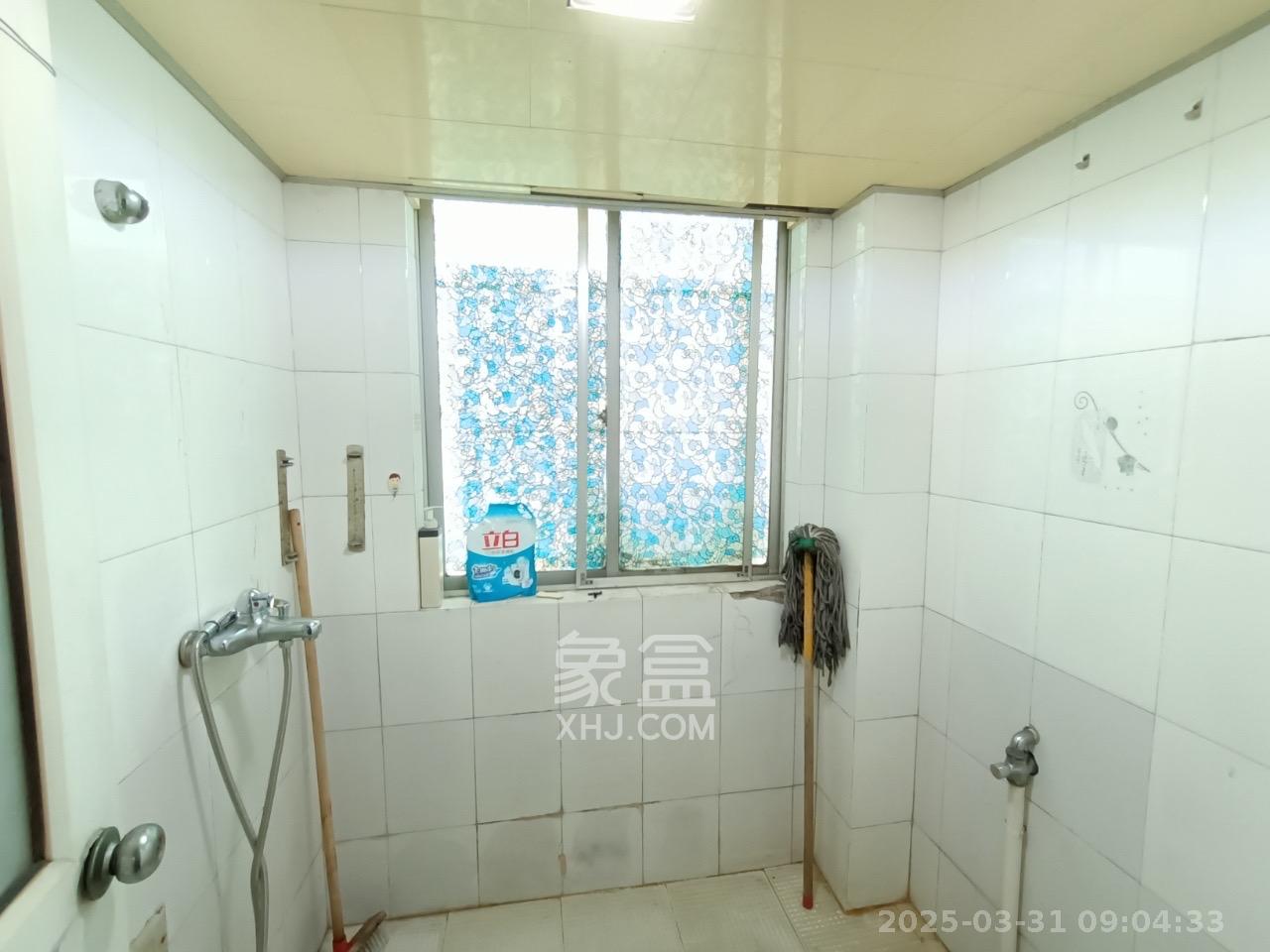 中南汽车世界  3室2厅1卫   1250.00元/月室内图
