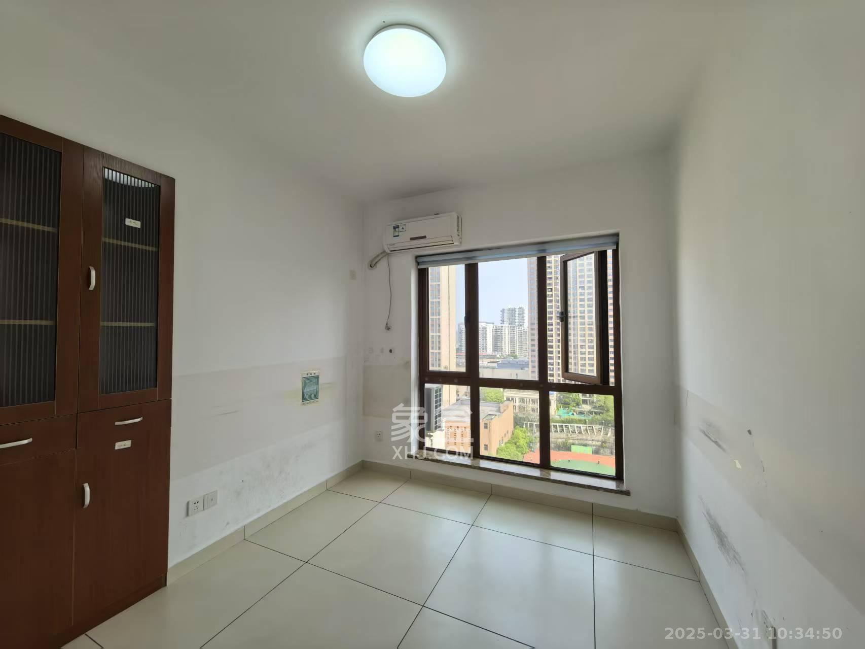 中城丽景香山园 6室2厅2卫 4500.0元/月 中城丽景香山园 6室2厅2卫 4500.0元/月室内图