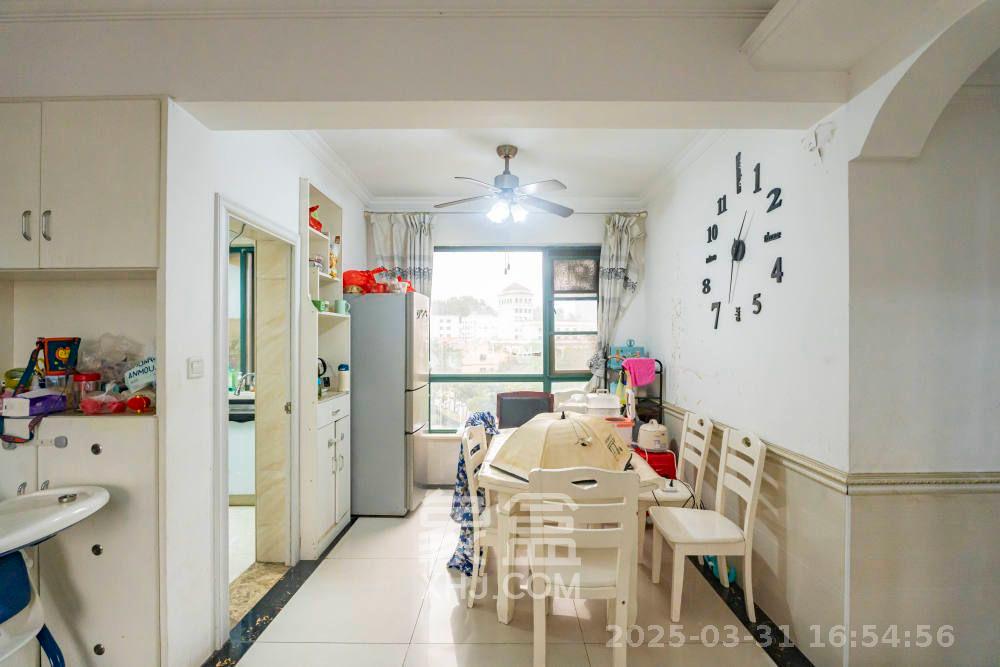 维一星城原山苑  4室2厅2卫    2700.0元/月室内图