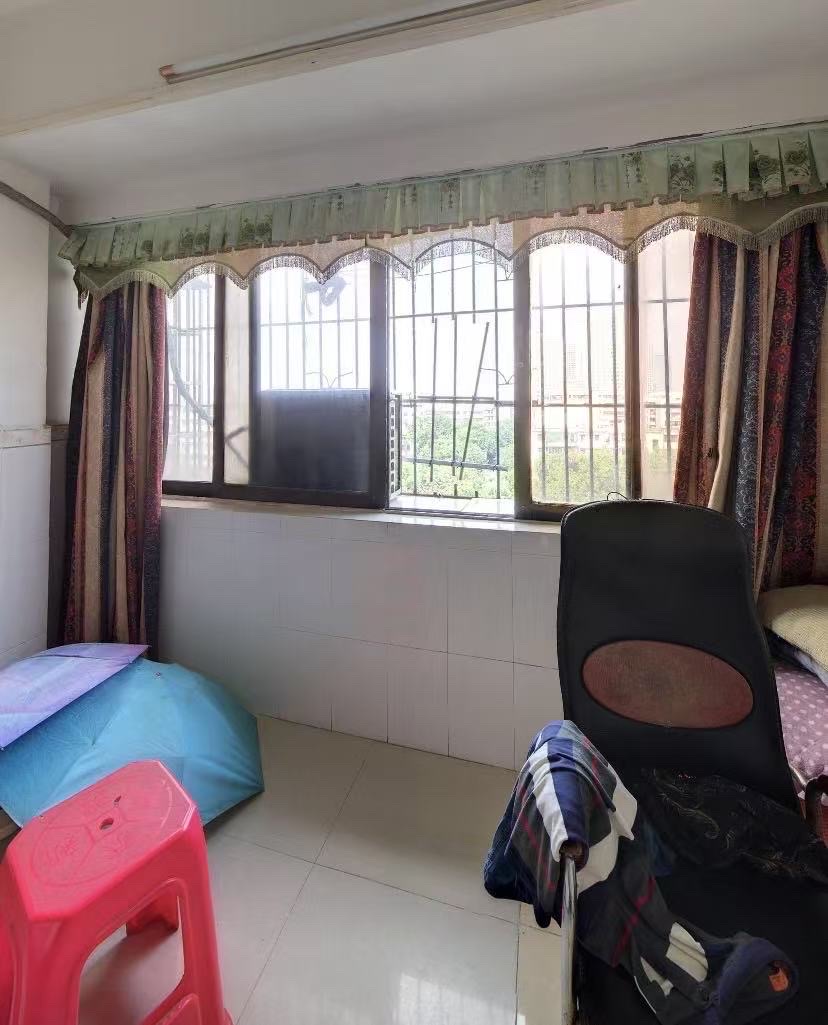 嵩阳大厦 1室1厅1卫 31.8万 嵩阳大厦 1室1厅1卫 31.8万客厅