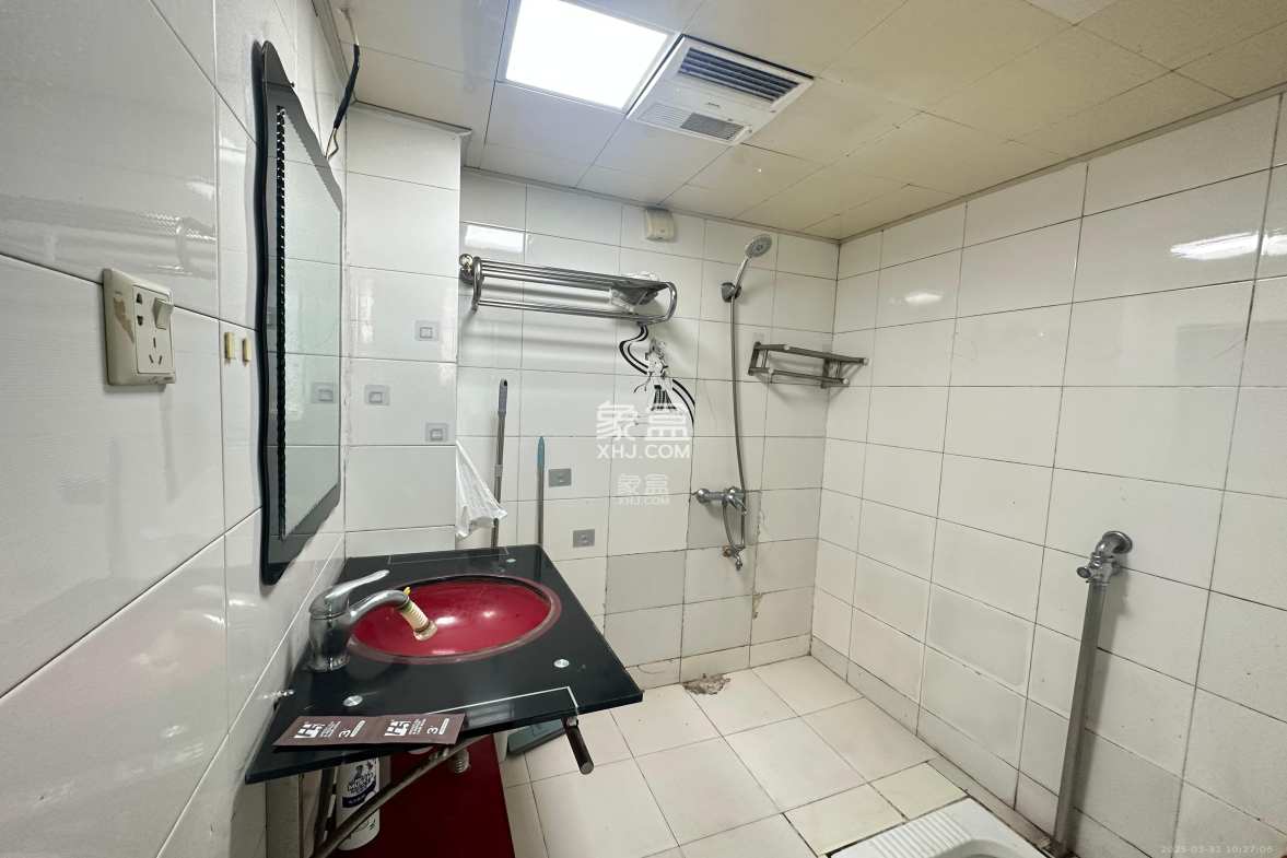 中南汽车世界 2室2厅1卫 1300.0元/月 中南汽车世界 2室2厅1卫 1300.0元/月室内图