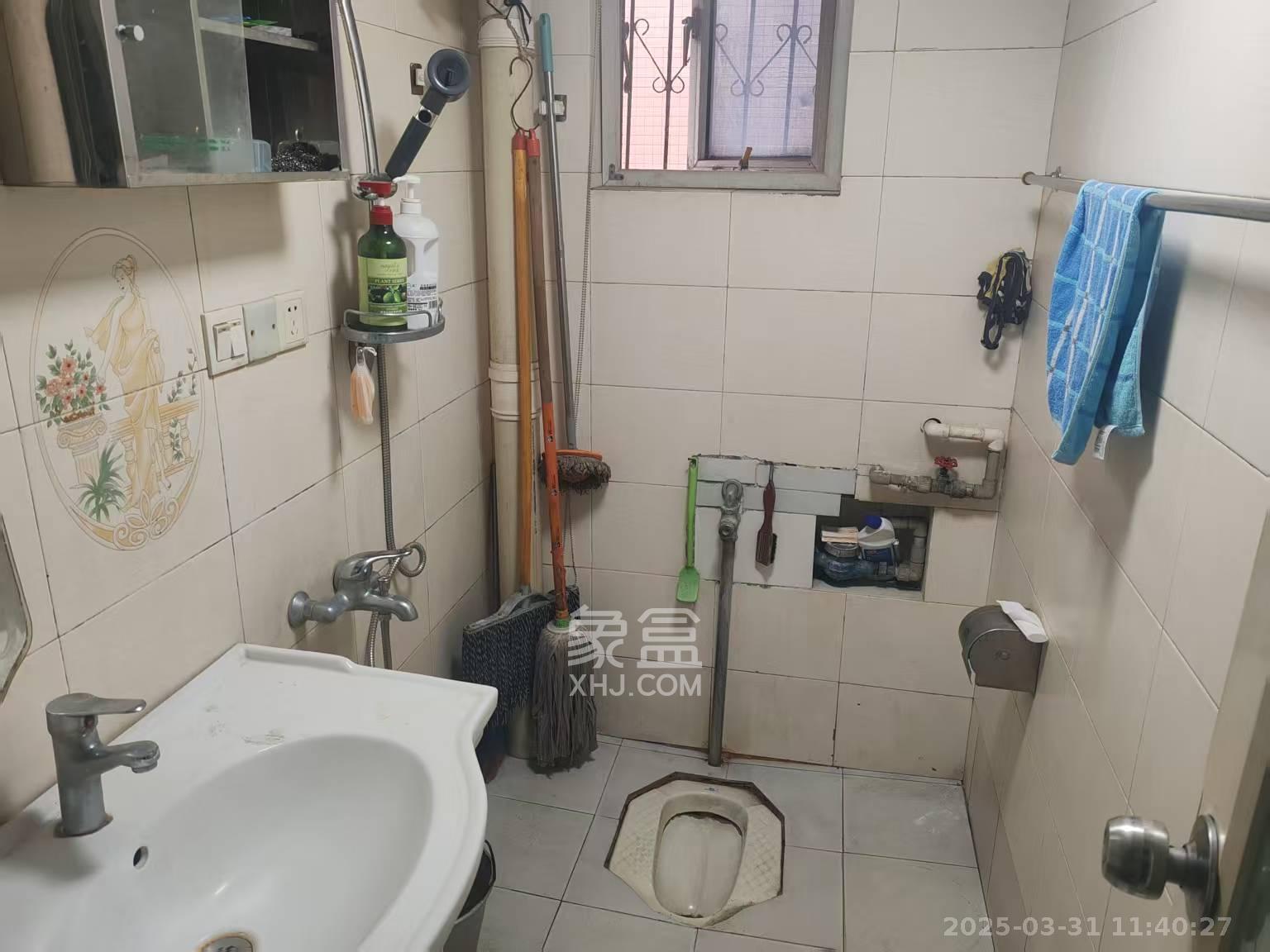 湘银公寓 3室2厅2卫 2100.0元/月 湘银公寓 3室2厅2卫 2100.0元/月室内图