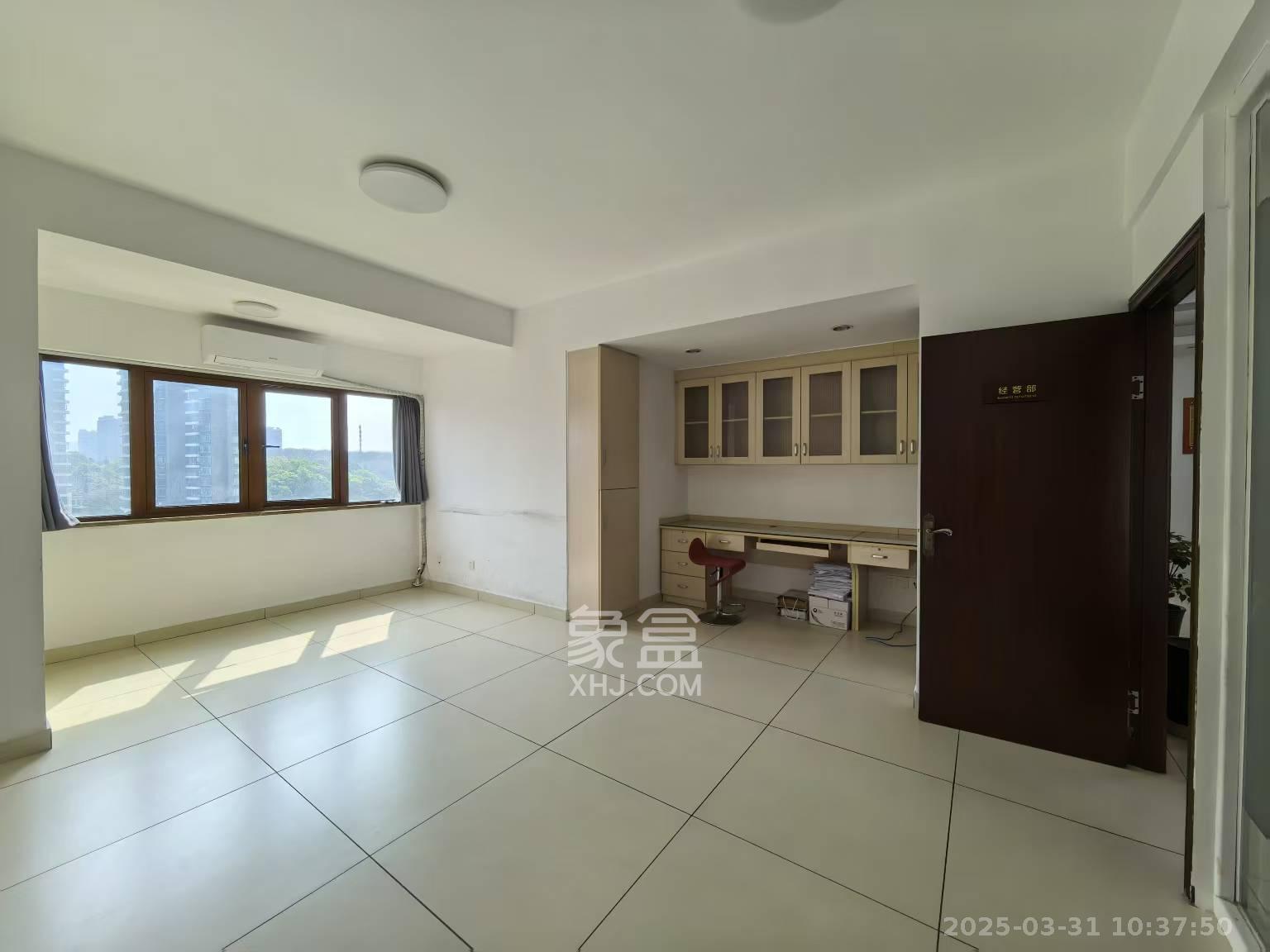 中城丽景香山园  6室2厅2卫    4500.0元/月 中城丽景香山园  6室2厅2卫    4500.0元/月室内图