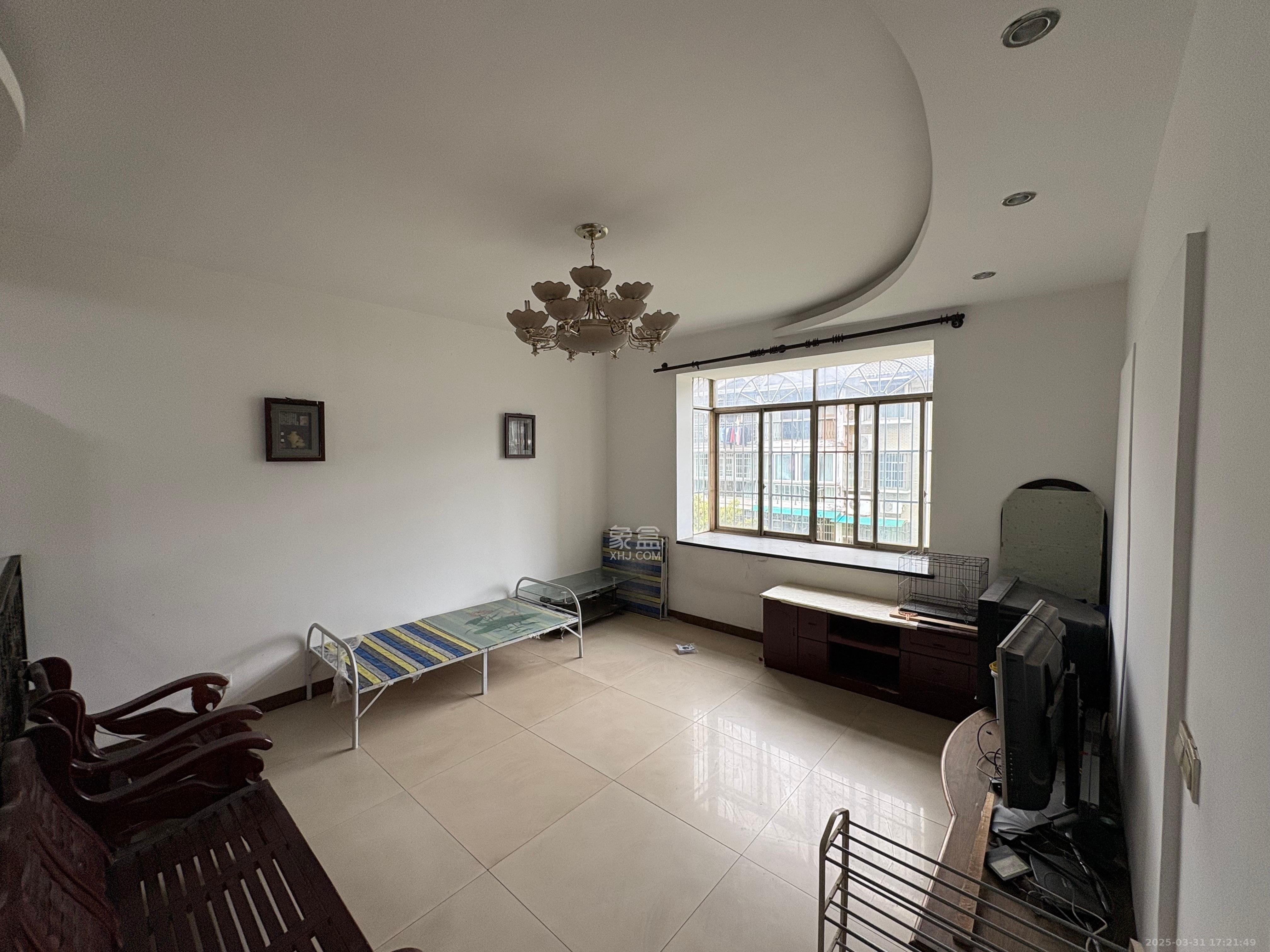 雄海花园 3室2厅2卫 2600.0元/月 雄海花园 3室2厅2卫 2600.0元/月室内图