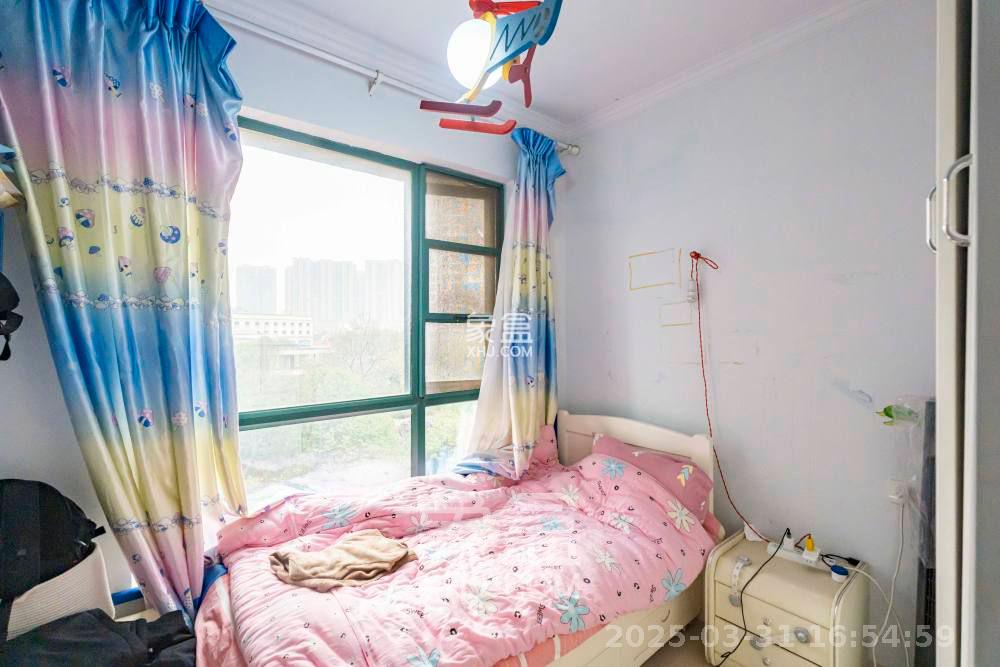 维一星城原山苑 4室2厅2卫 2700.0元/月 维一星城原山苑 4室2厅2卫 2700.0元/月室内图