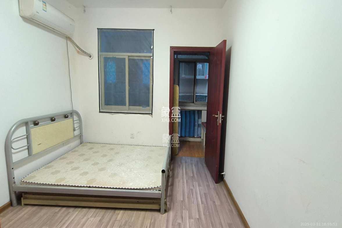 红旗区四片  3室1厅1卫    2500.0元/月 红旗区四片  3室1厅1卫    2500.0元/月室内图