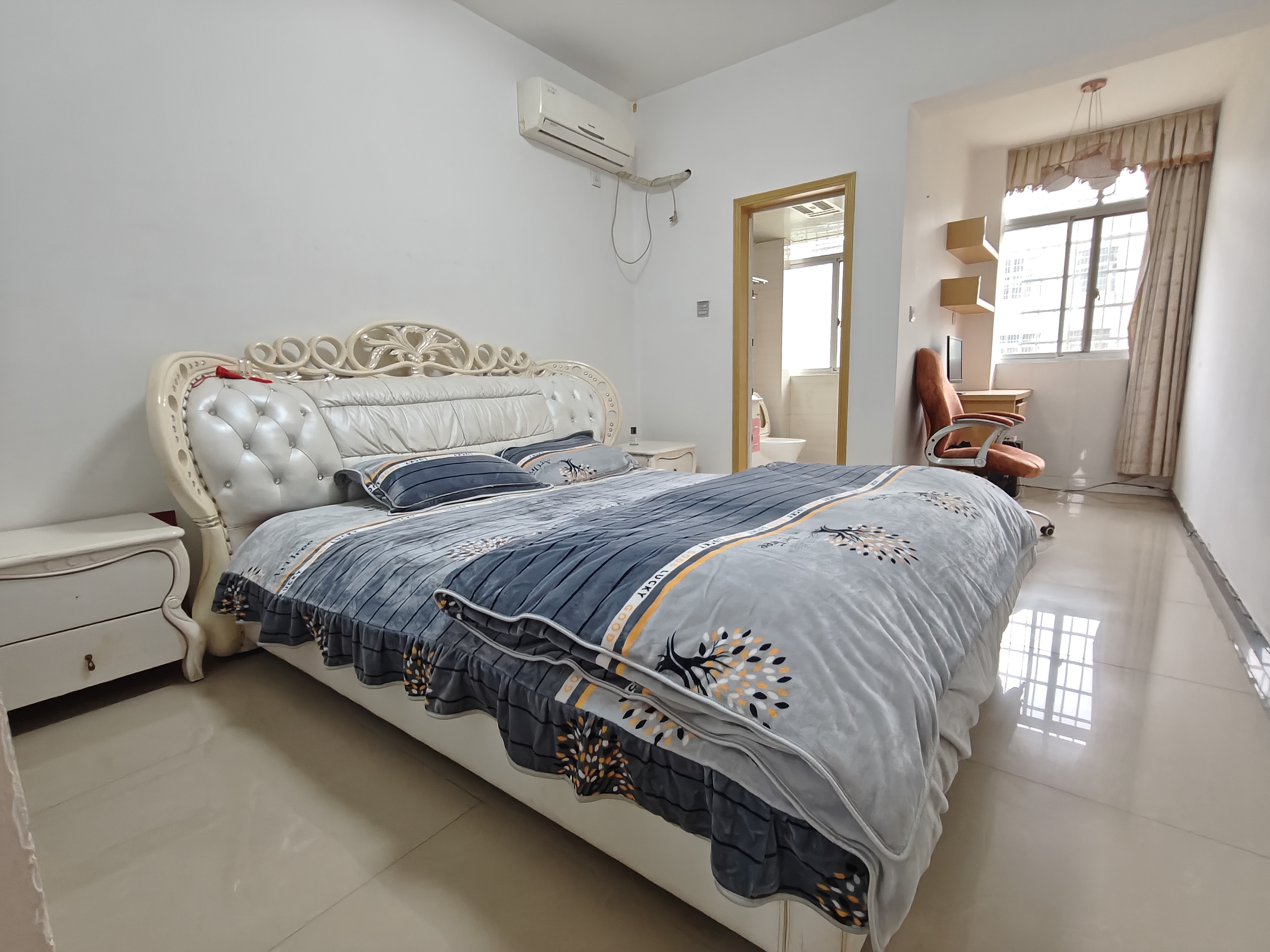 荷塘月色 3室2厅2卫 1400.0元/月 荷塘月色 3室2厅2卫 1400.0元/月室内图