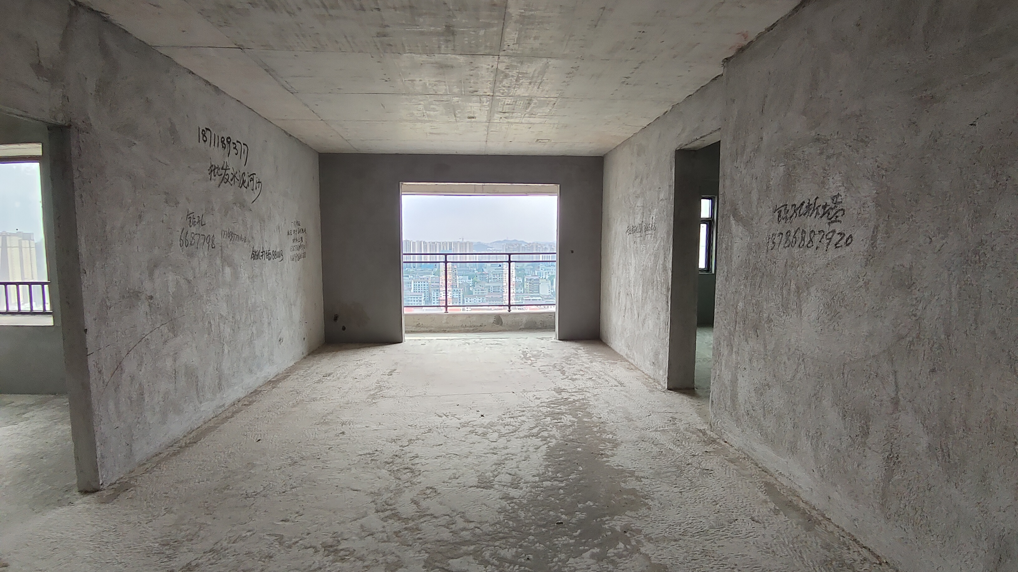 棠湖城市场广场 3室2厅2卫 55.0万 棠湖城市场广场 3室2厅2卫 55.0万客厅