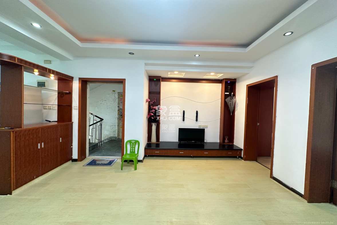 中南汽车世界 2室2厅1卫 1300.0元/月 中南汽车世界 2室2厅1卫 1300.0元/月室内图