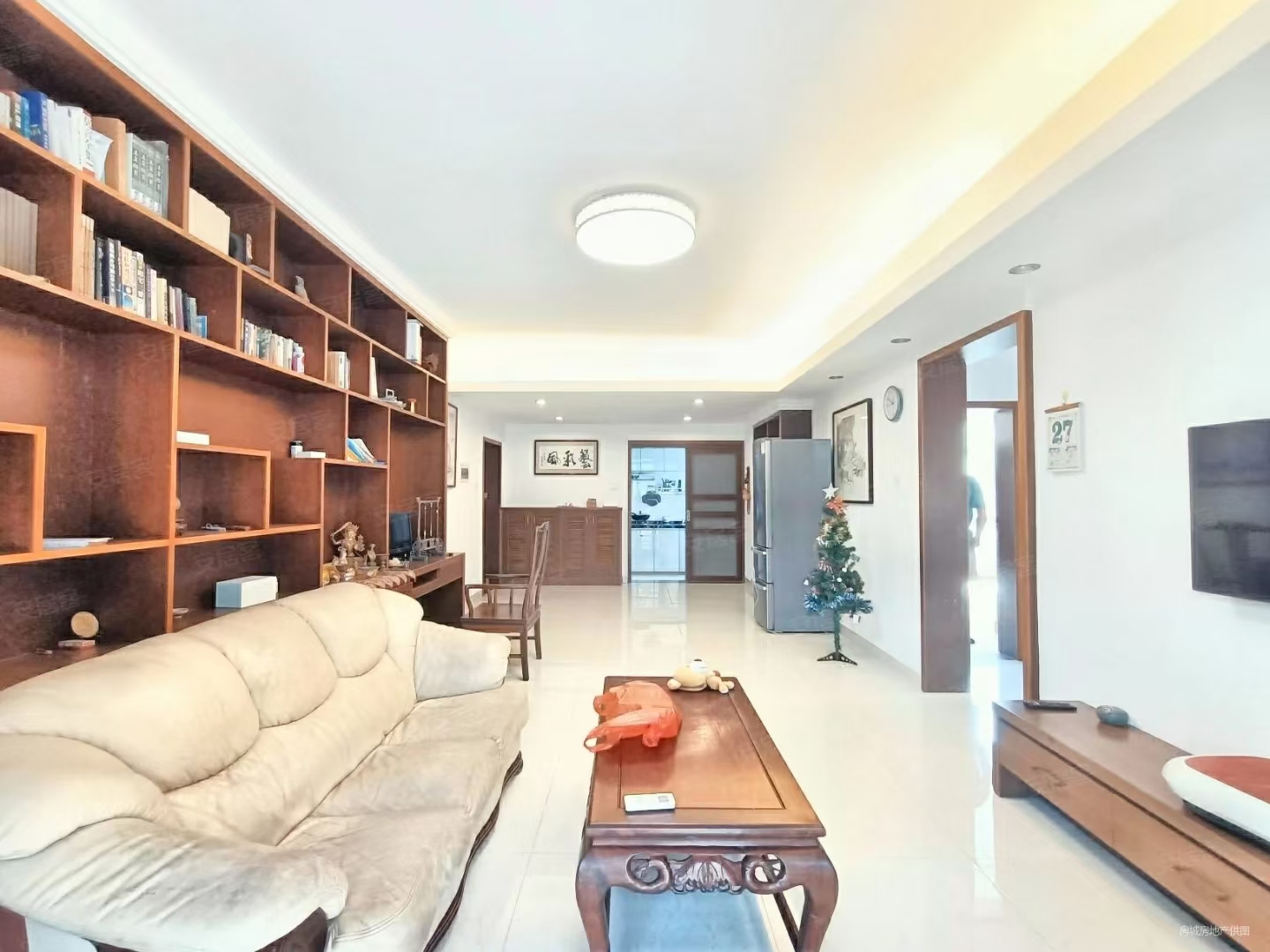 菩提树 2室2厅1卫 2400.00元/月 菩提树 2室2厅1卫 2400.00元/月室内图