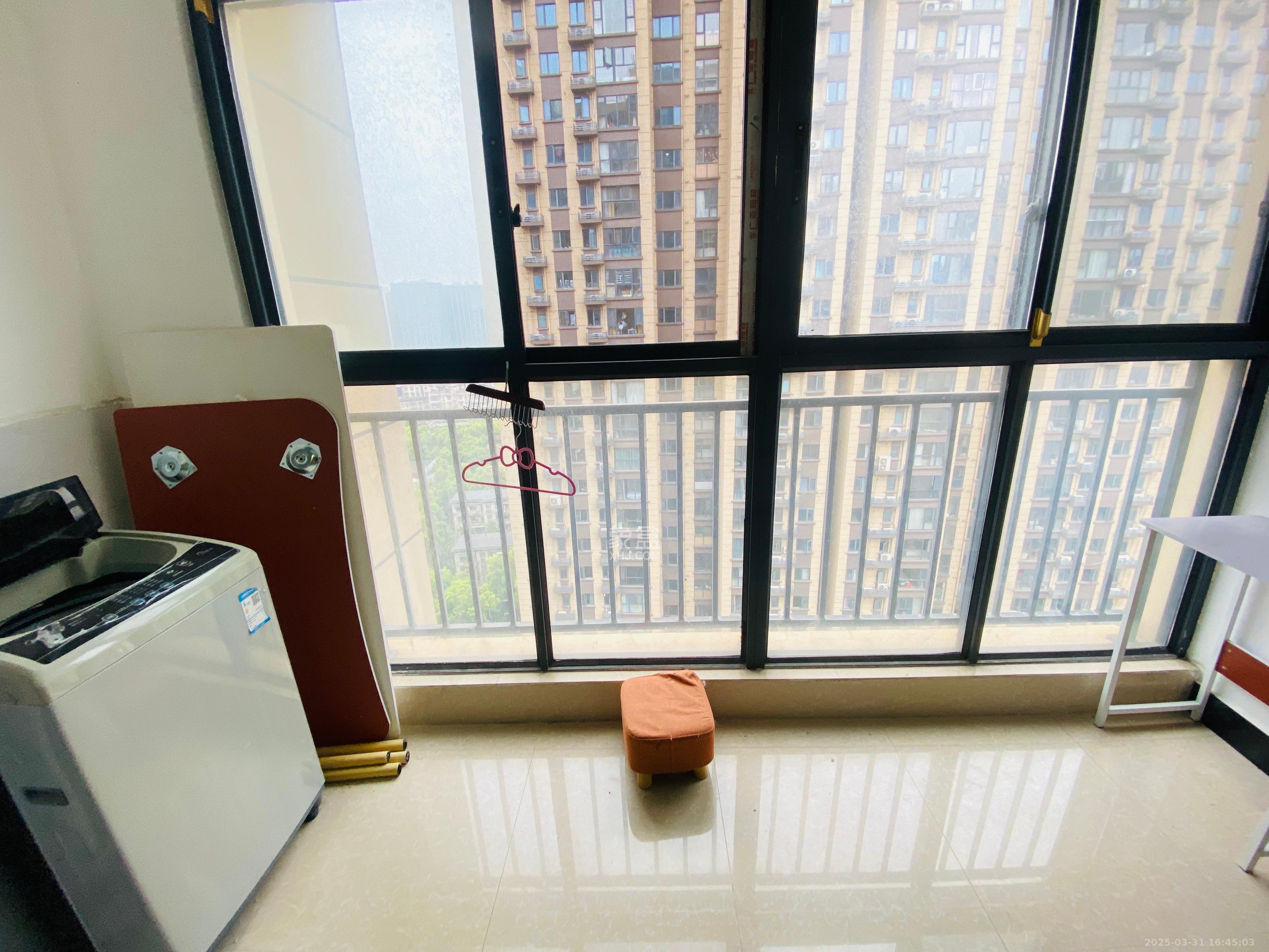 荣盛花语书苑 3室2厅1卫 2300.0元/月 荣盛花语书苑 3室2厅1卫 2300.0元/月室内图