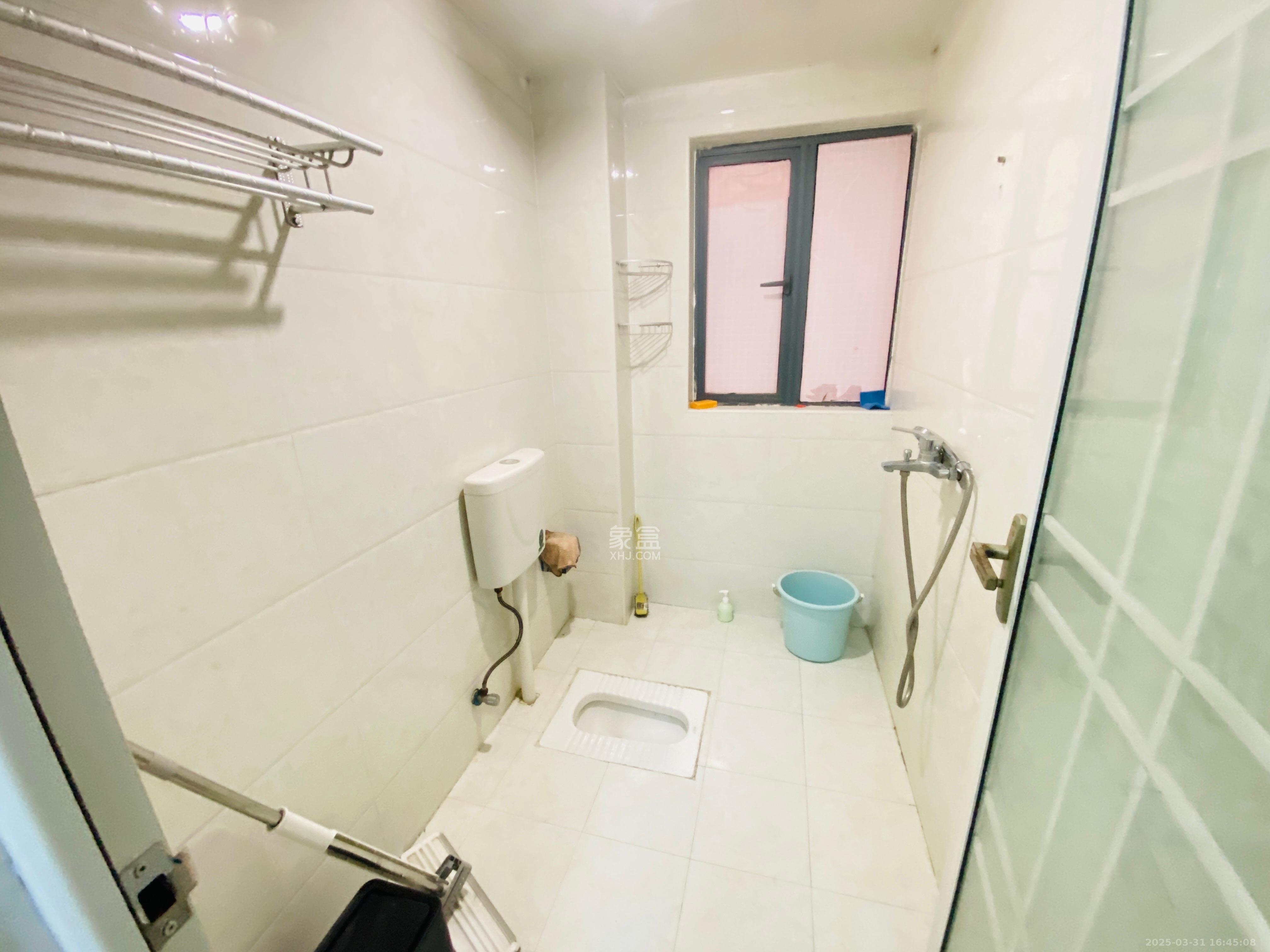 荣盛花语书苑 3室2厅1卫 2300.0元/月 荣盛花语书苑 3室2厅1卫 2300.0元/月室内图